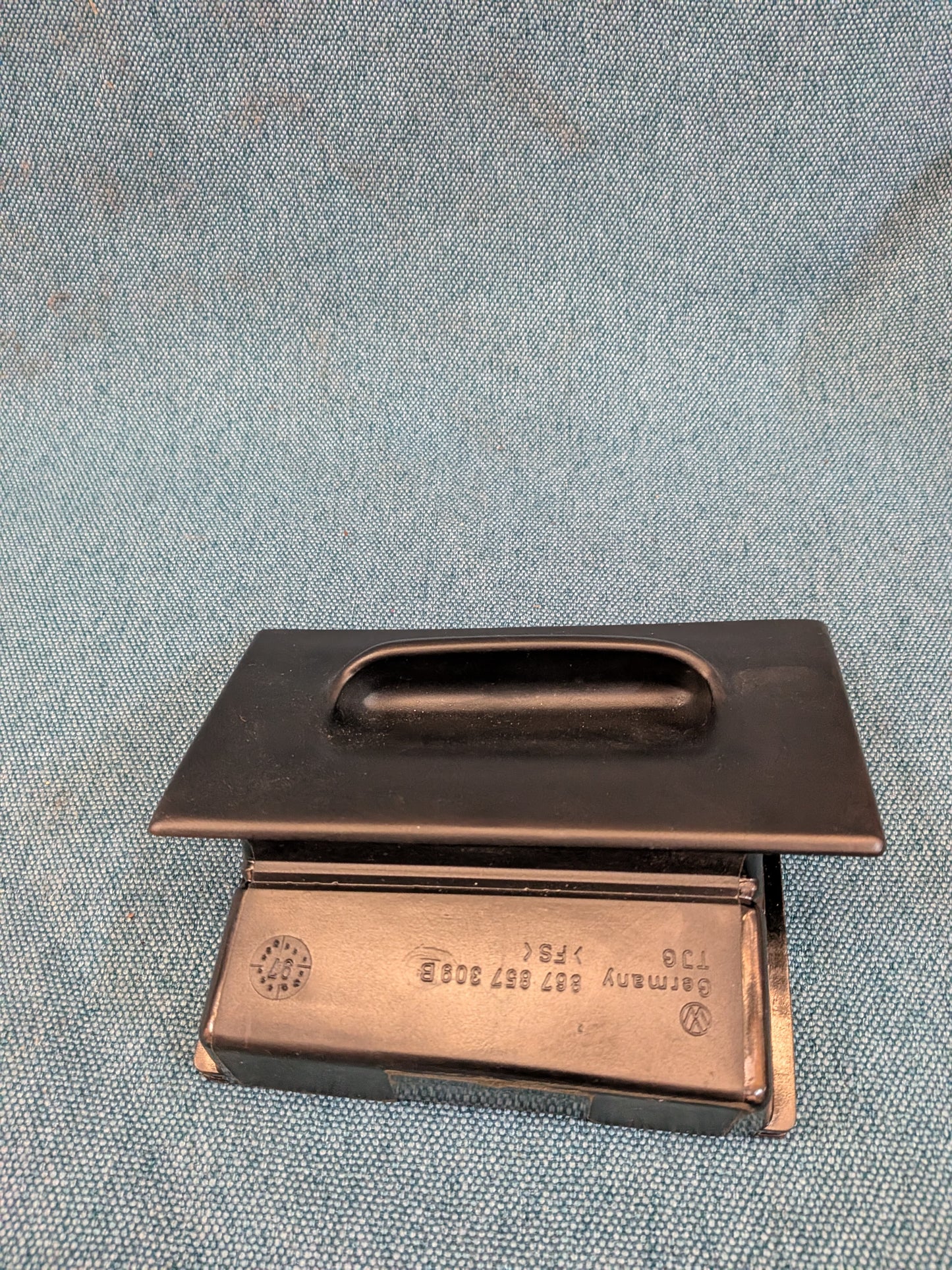 Aschenbecher Polo 86C 867857309 B/01C NOS A10