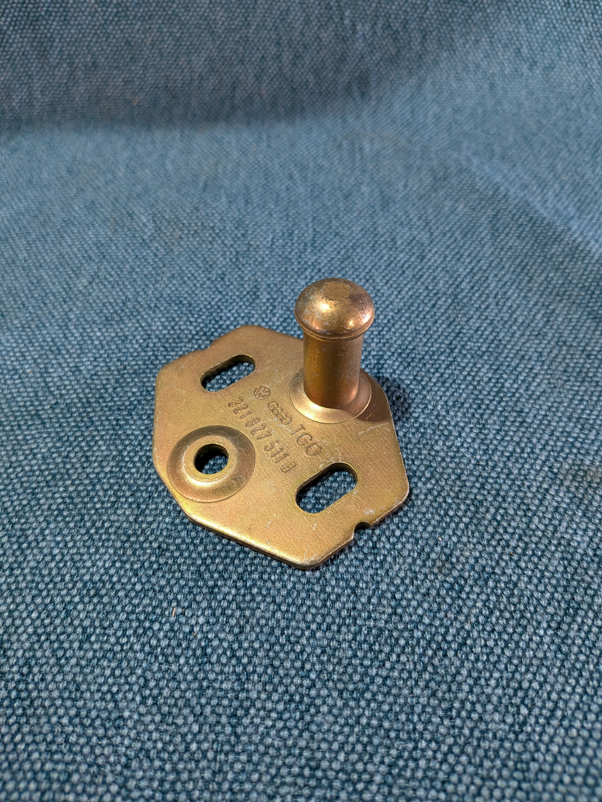 Schließplatte für Heckklappe Passat B1 Typ 32 321827511B Nos A1