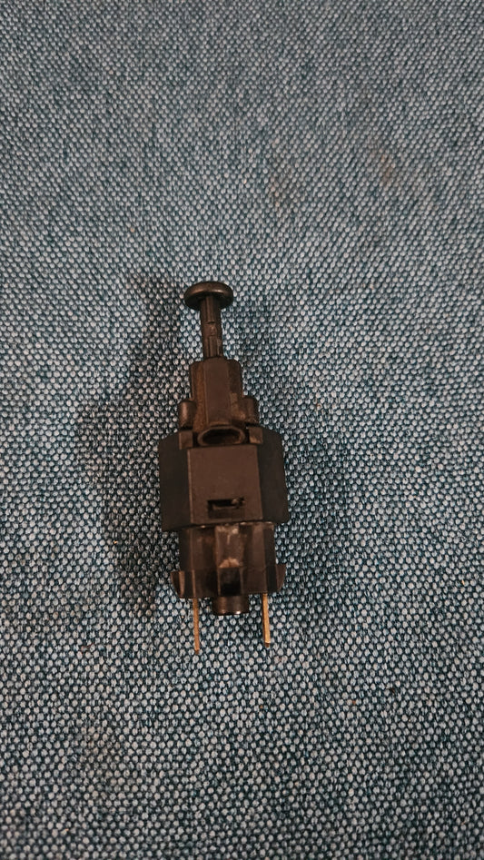 Brake Light Switch Astra F/G/Kadett D/E/Calibra A/Frontera A/Vectra A/B/Zafira 90196375 Nos M8