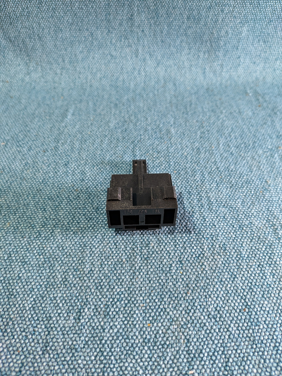 Carrier for thermal fuse Caddy14D/Corrado/Golf/Jetta/1/2/3/Vento/Lupo/Passat/B2/B3/Polo/86C/6N/Santana/Scirocco/1/2/Touareg/T3/T4 Bus/Audi 80/90/B2/B3/100/200/C2/C3/A8 4D2/Cabriolet/Coupe/V8  191937501 NOS B8