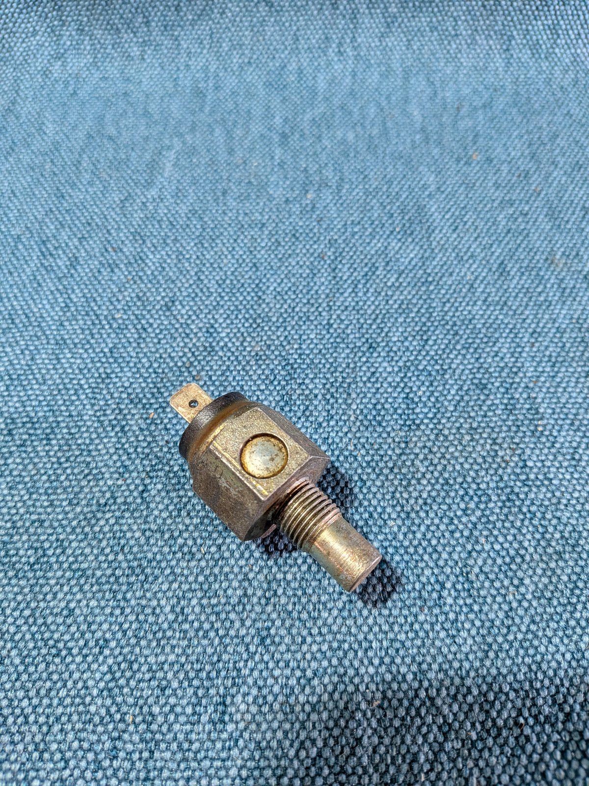 Coolant warning light temperature switch 120C Golf/Jetta/1/2/Caddy 14D/Passat/B1/B2/Scirocco/1/2/T3 Bus/Polo 1/Audi 50/80/90/B2/B3/100/200/C2/C3/Coupe/Quattro 171919521F Used E12