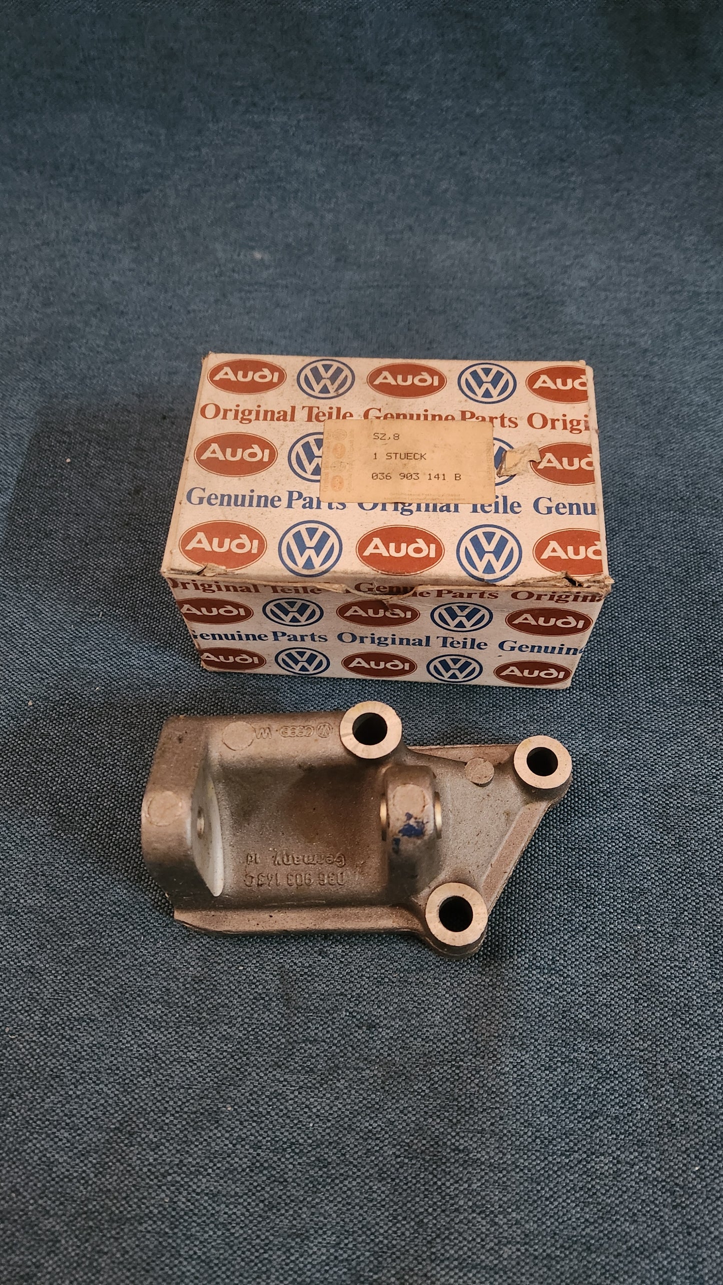 Lichtmaschinenhalter Audi 80 B1 036903141B Nos I4
