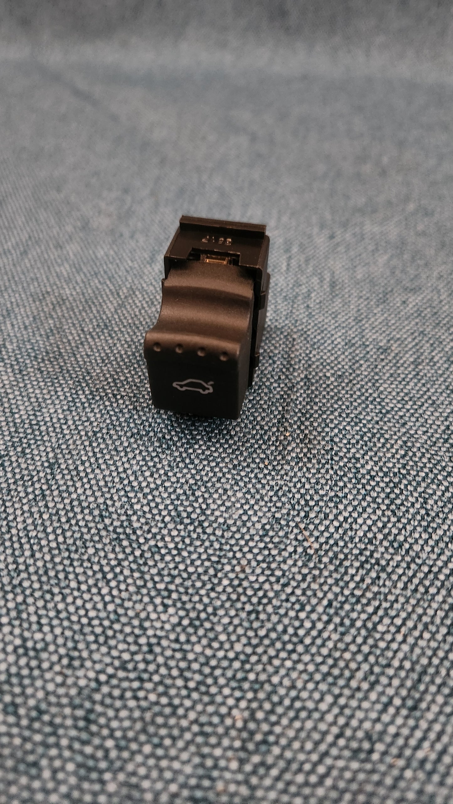 Pressure Switch Tailgate Golf 4/Bora/Passat 3B/BG 1J0959831A Nos H7