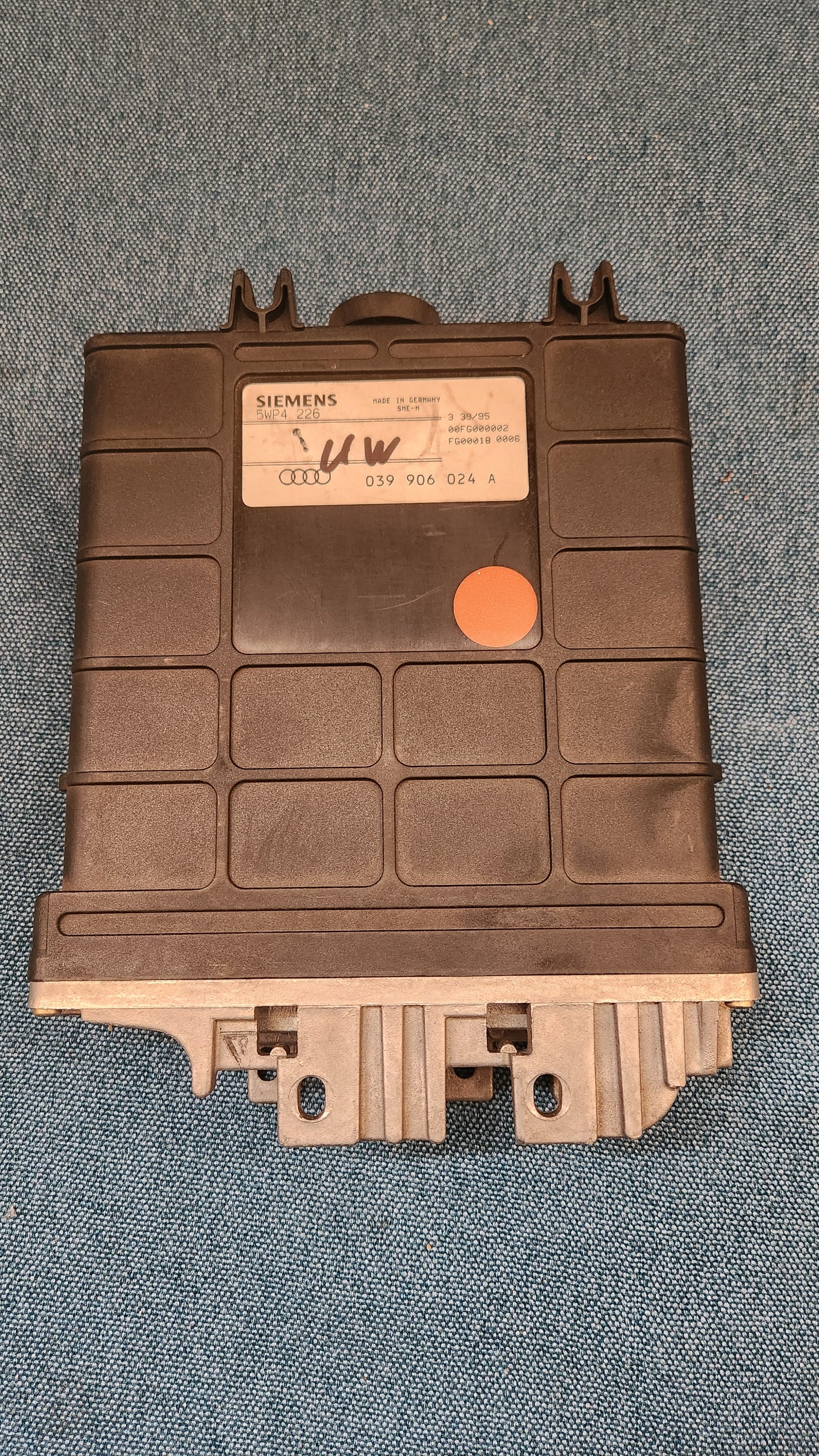 Engine control unit Audi 80 B4/Type 89/Coupe/100/C4 2.0L ABK 039906024A Nos M4