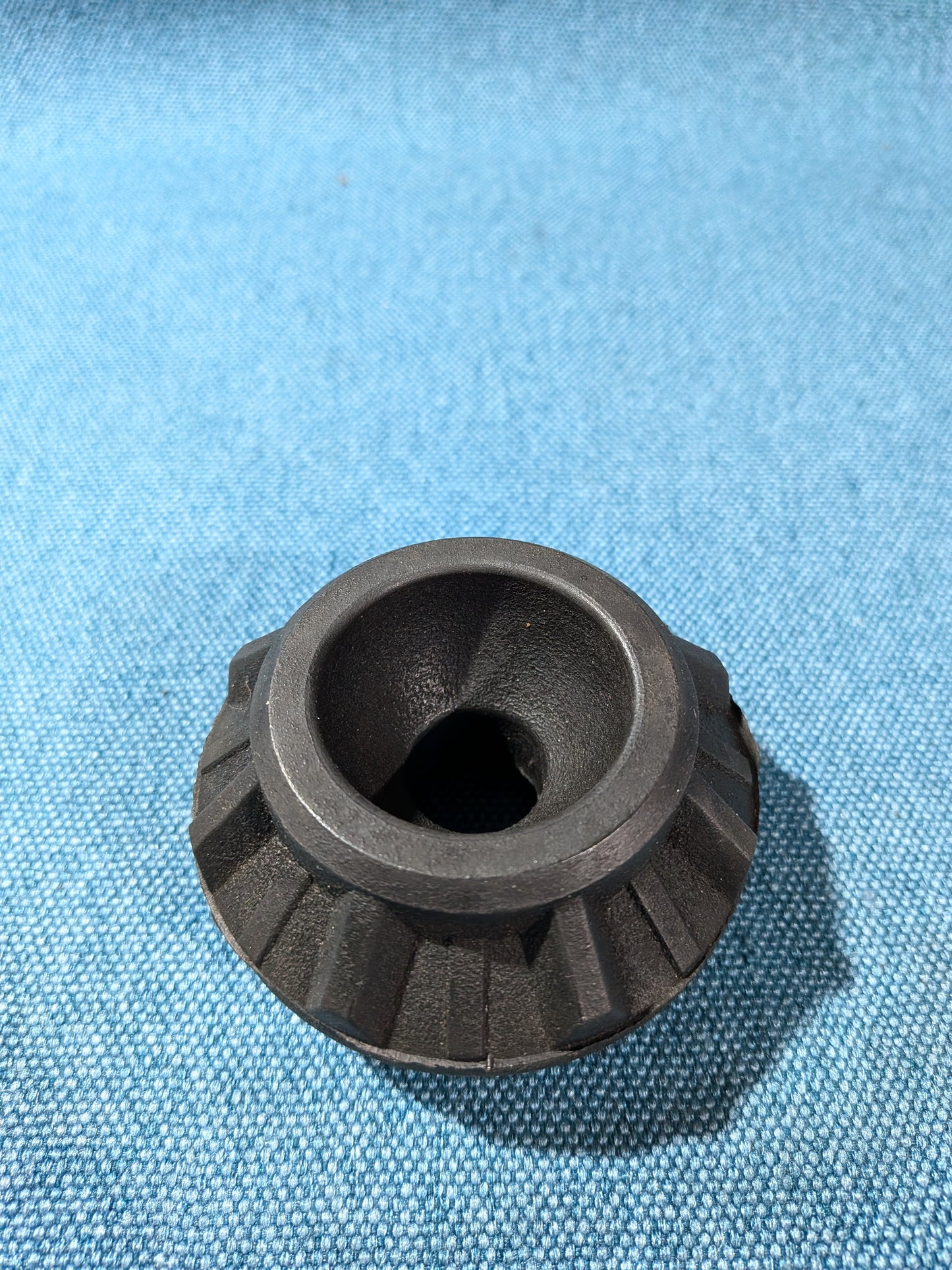 Lagerring für Stoßdämpfer hinten Golf/Jetta/Scirocco/1/2/Caddy 14D 171512333 NOS A12