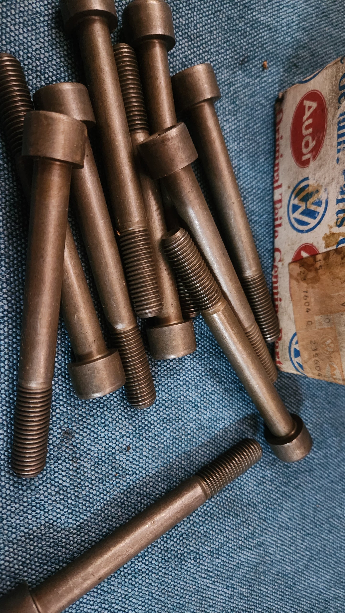 Zylinderkopfschrauben Satz Golf 1/Jetta1/PassatB1/T3 Bus M11X1.5X98 056103385A Nos G7