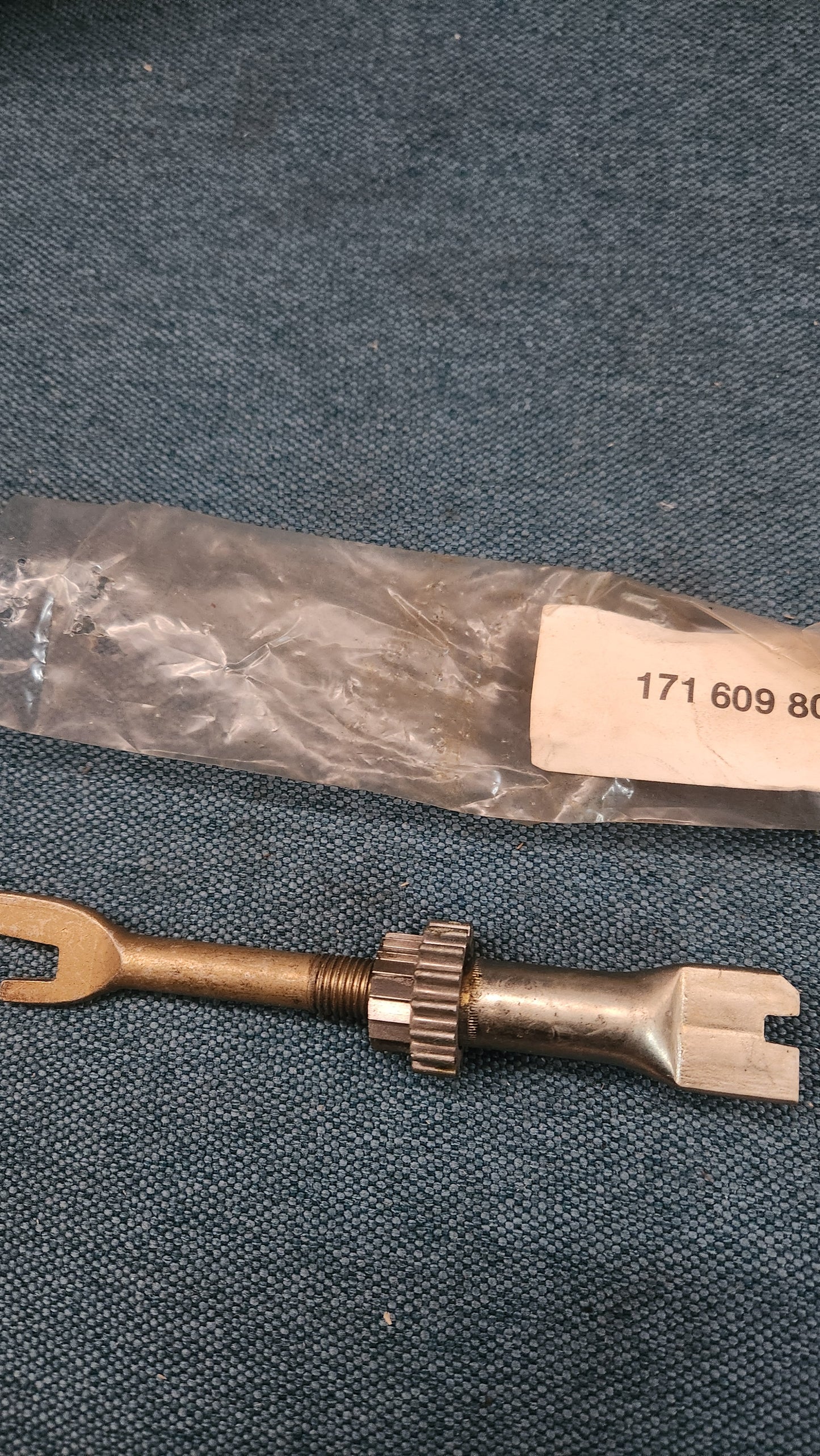 Druckstange Trommelbremse Golf 1 Jetta 1 Polo Scirocco 1 Passat B1 Audi 80 B1  171609803 Nos S5