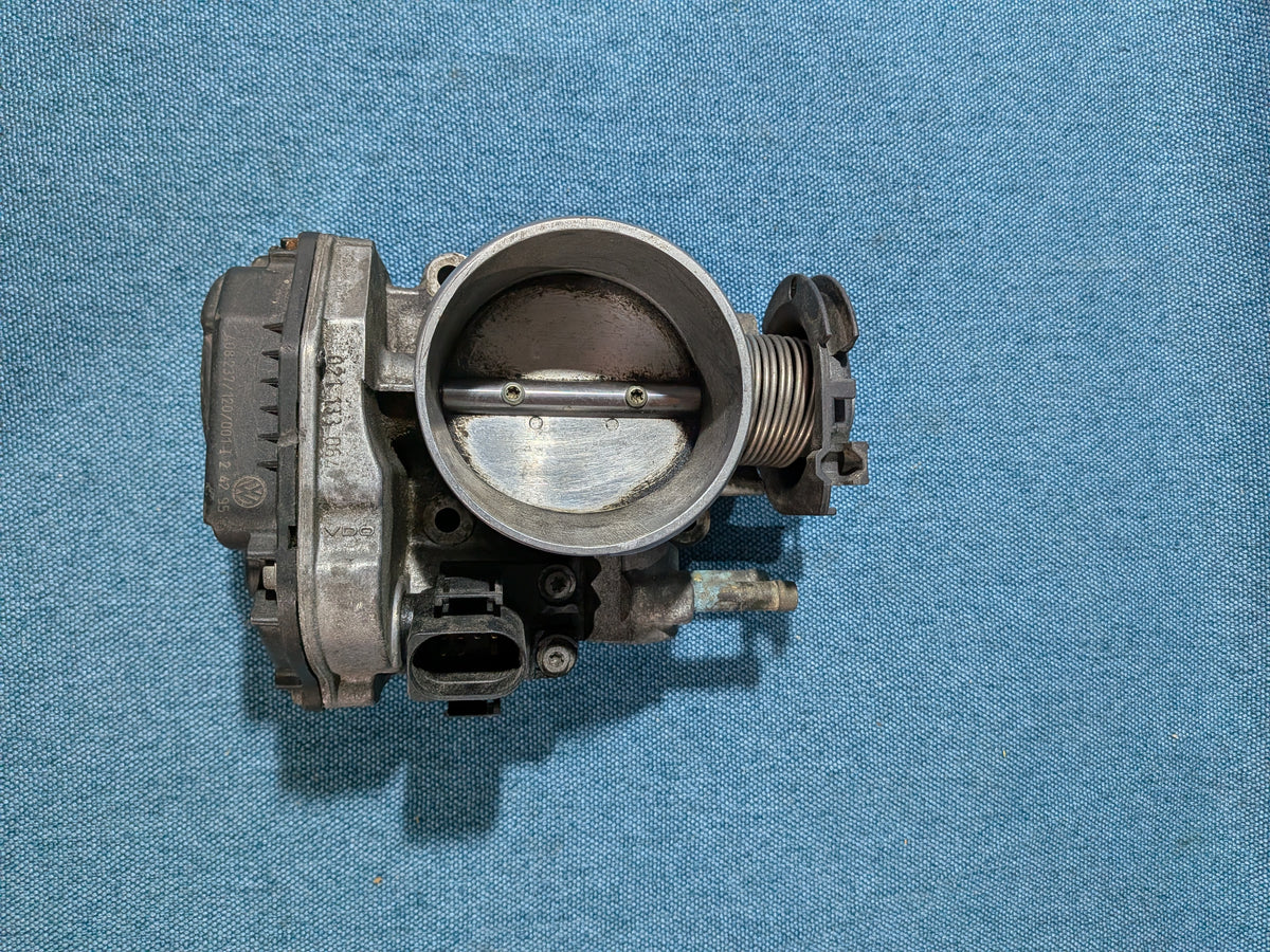 Drosselklappe VR6 Sharan/T4 Bus/Golf 3/Vento/Corrado/Passat B4 021133064 Gebraucht H9