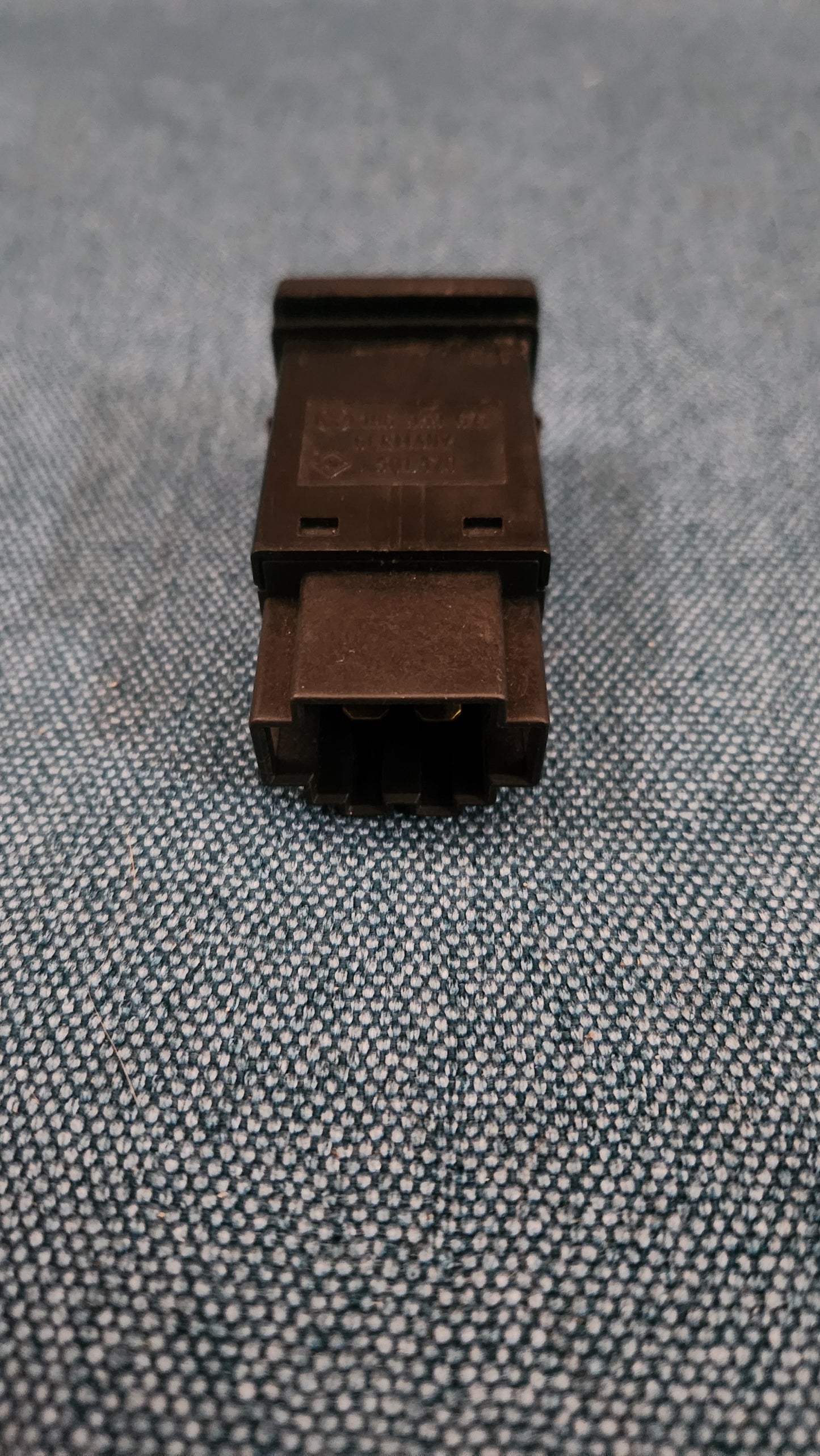 Schalter Heckscheibenheizung Golf 3/Cabrio/Vento 1H6959621 Nos H7