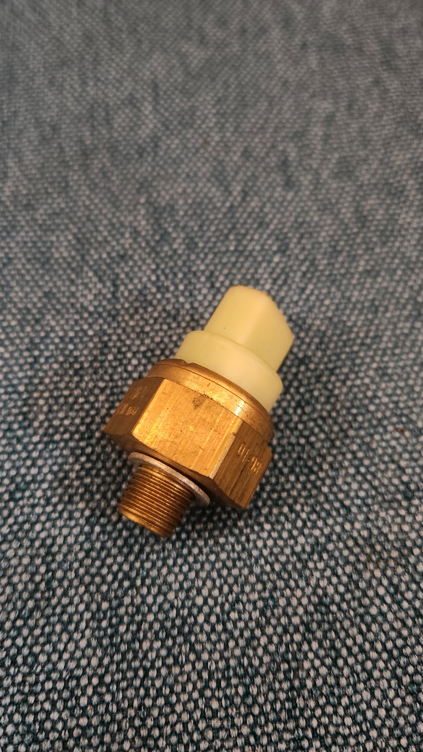 Wassertemperaturgeber 2 Polig weiß Golf/Jetta/2/Passat 32B B2 049919501E Nos M6