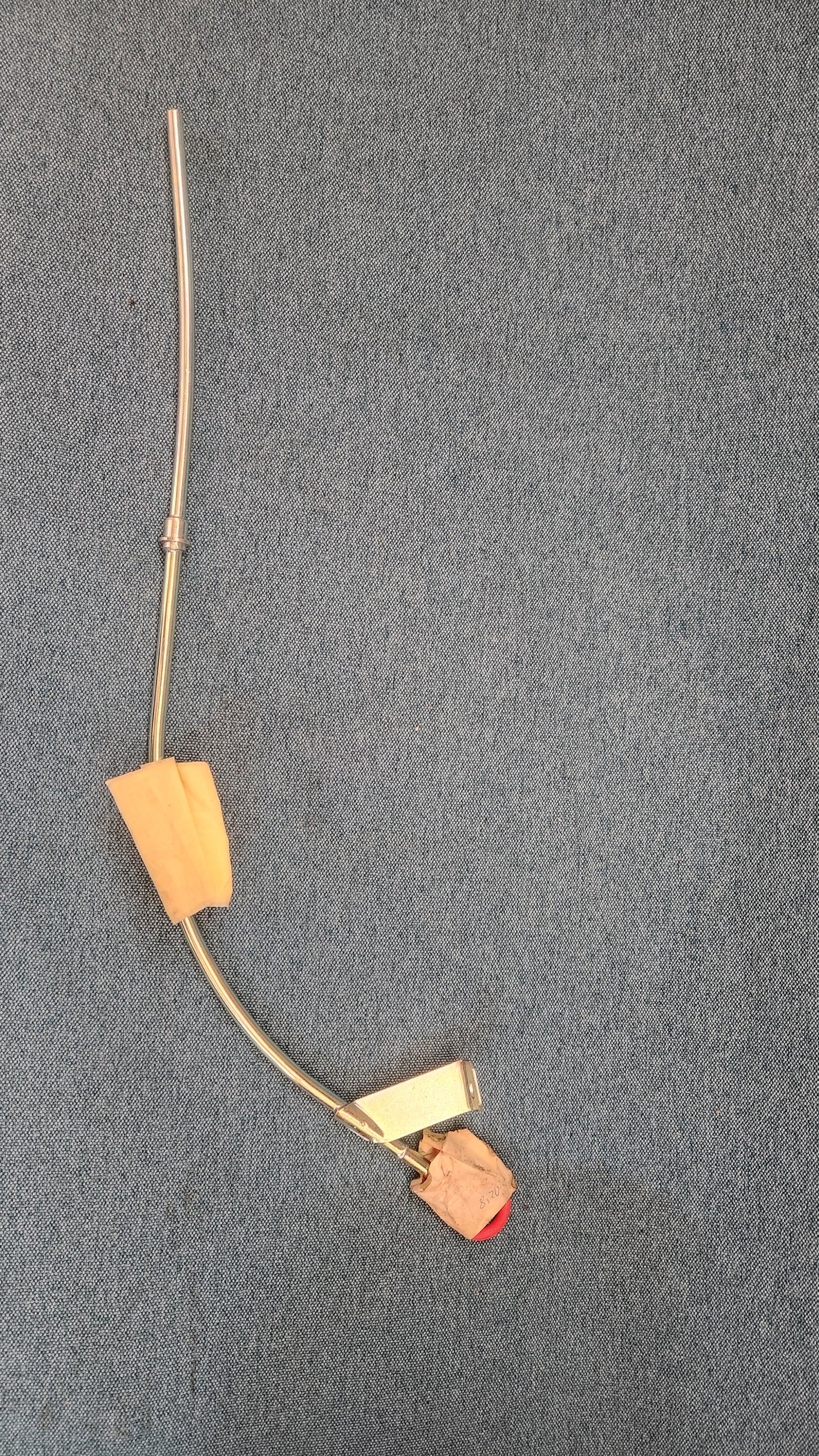 Trichter mit Ölpeilstab 4,5x41,7x1,6 Golf/Jetta/2/3/Vento/Polo/86C/6N/Audi 100 C4 030115629D NOS N4