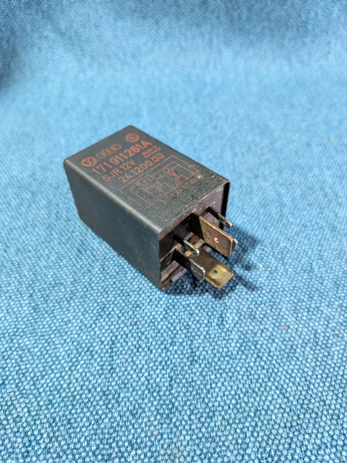 Vorglührelais 60 Golf/Jetta/1/2/T3/T4 Bus/Caddy14D/LT1/PassatB2/Audi80/90/B2/B3/100/C2/C3 171911261A Gebraucht E12