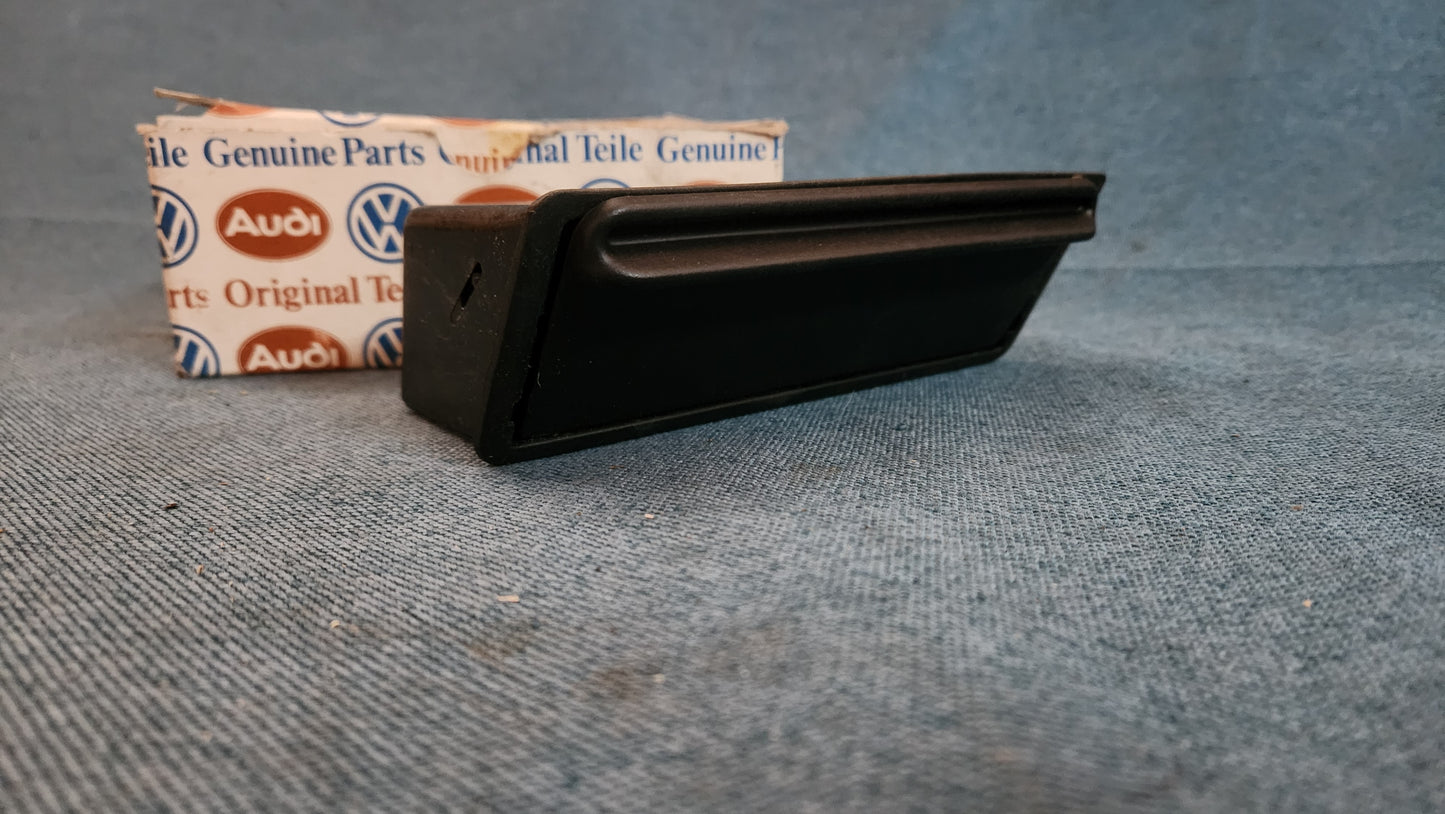Audi 100/200 C3 Typ44 quattro Aschenbecher 4431857951D Nos A3