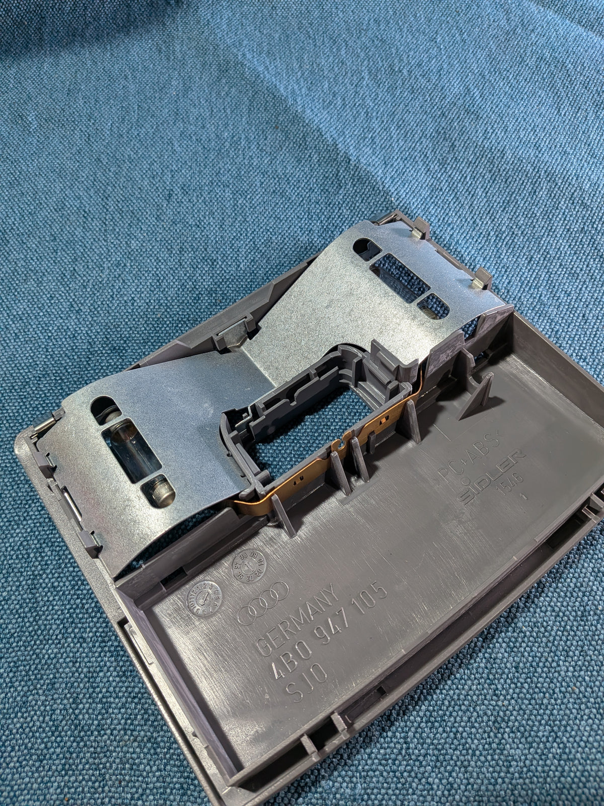 Innenraumbeleuchtung Audi A6/C5 4B0947159 NOS B4