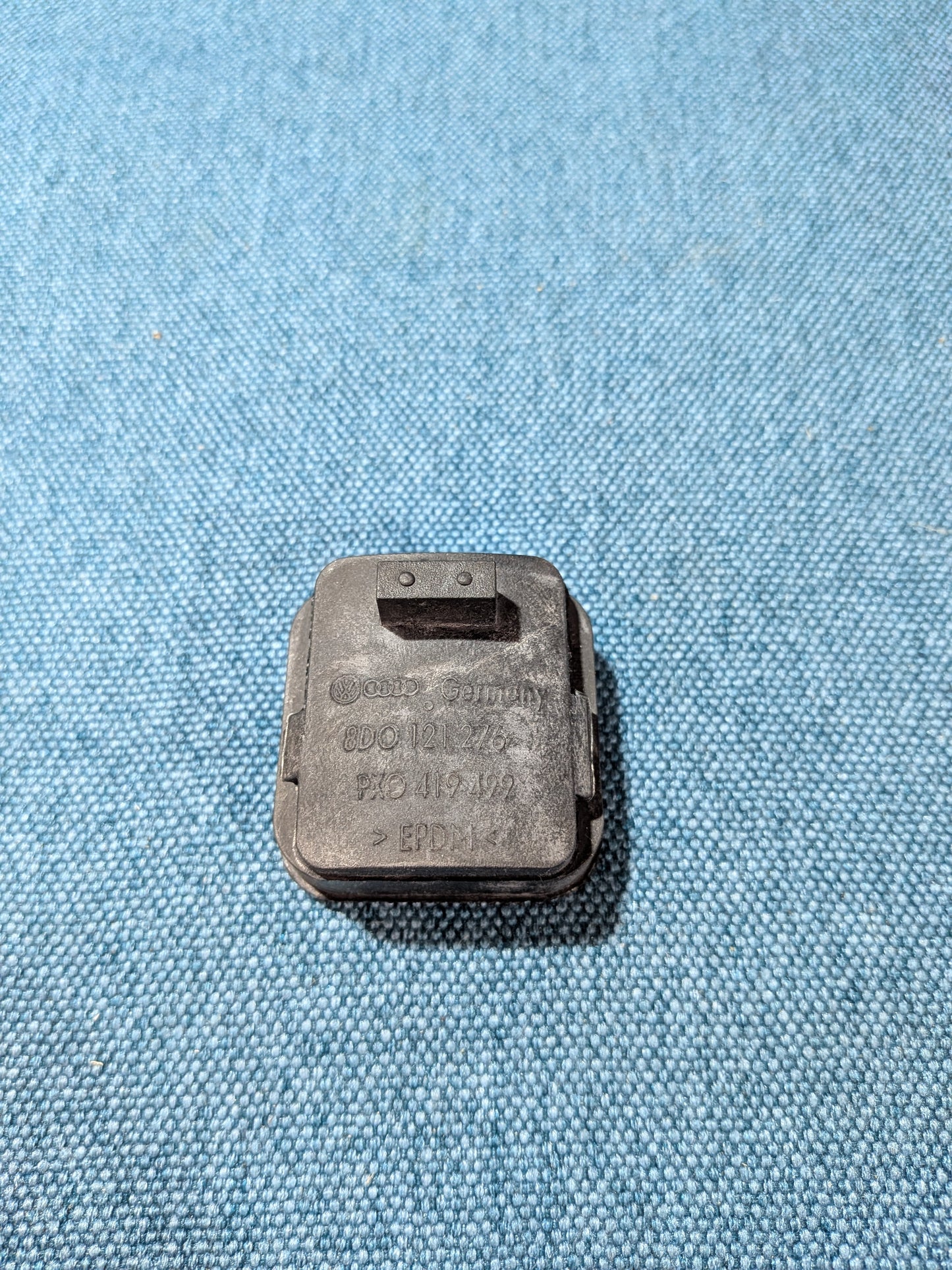 Gummilager Kühler Passat 3B/BG/Audi A2/A4 B5/A6 C5 8D0121276 NOS A6