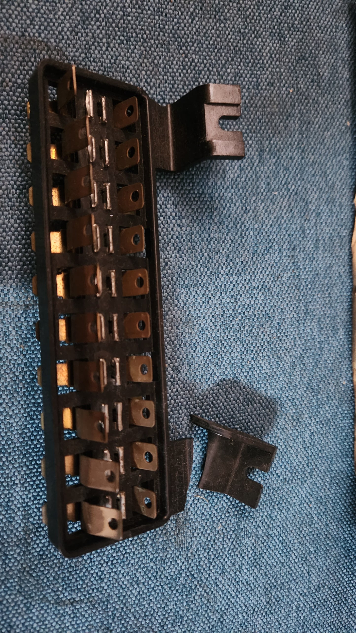 Sicherungskasten Typ 3 311937505A Halter defekt Nos E9