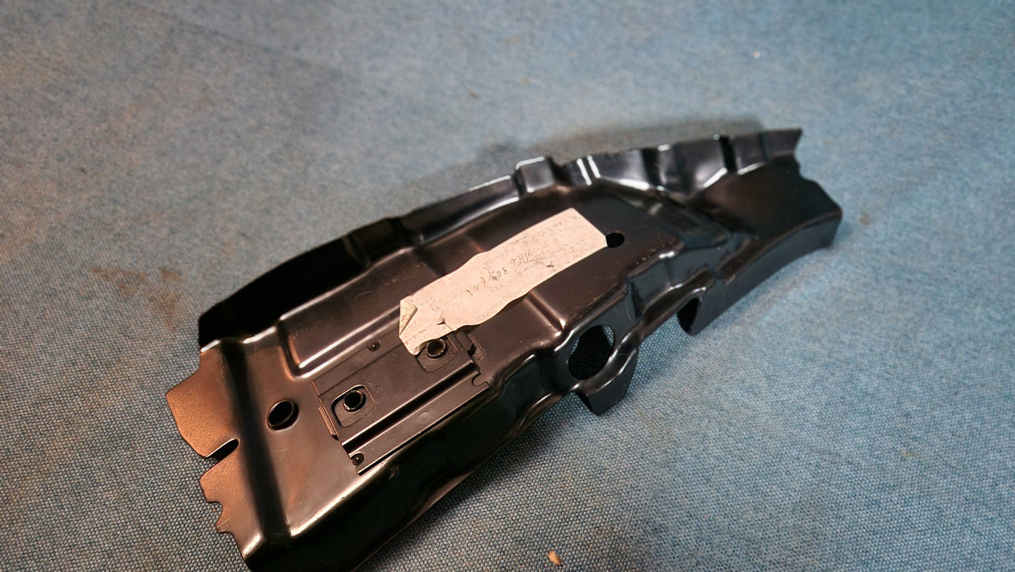 Reinforcement for locking bolts Golf 3 Golf 3 Variant Vento 1H6809611 Nos A3