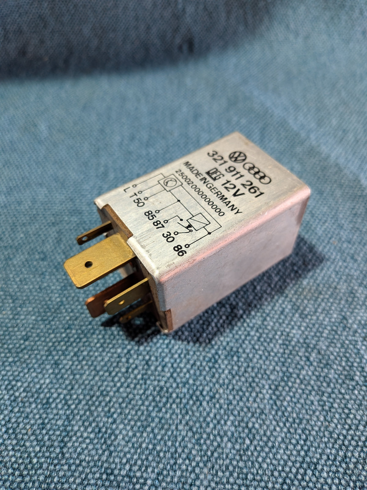 Glow plug relay Caddy 14D/Golf/Jetta/1/2/LT1/Passat/B1/B2/B3/Polo 86C/T3/T4 bus/Audi 80/90/B2/B3/100/200/C2/C3/C4 321911261 used B16
