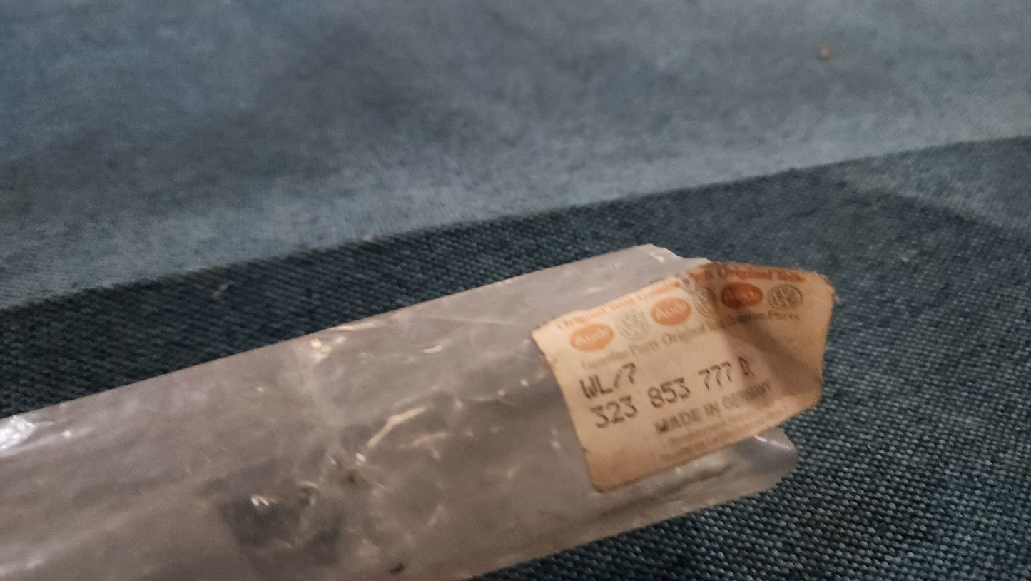 Passat 32B B2 Fensterschachtdichtung Schwarz 323853777 Nos B1/C1