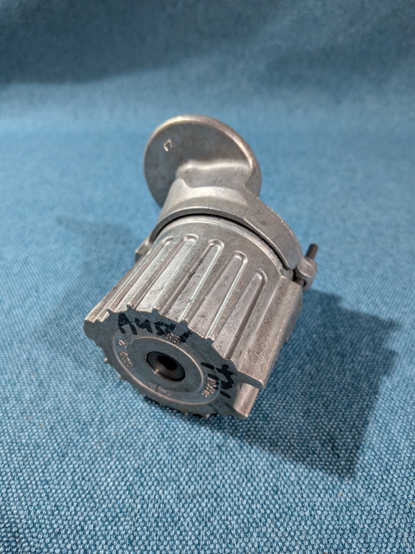Ribbed V-belt Tensioner Amarok/Beetle 5C/Caddy/3/4/Passat/B6/B7/Crafter/Eos/Golf/5/6/T5/T6 Bus/Polo 9N/Sharan/Tiguan/Touran/Audi 100 C3/A1 8X/A3 8P/A4/B6/B7/B8/A5 8T/A6/C6/C7/Q5/TT 038903315AM NOS/New A12