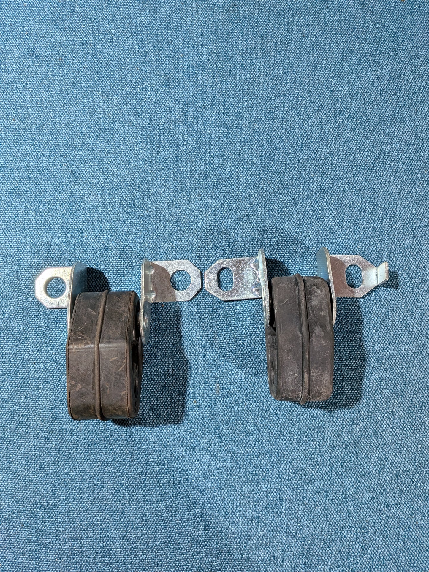 Auspuff Gummi Halter Bosal Golf 4/Bora/ New Beetle/Polo 9N/Audi A3 8L/TT 1J0253144 NOS/Neu A13