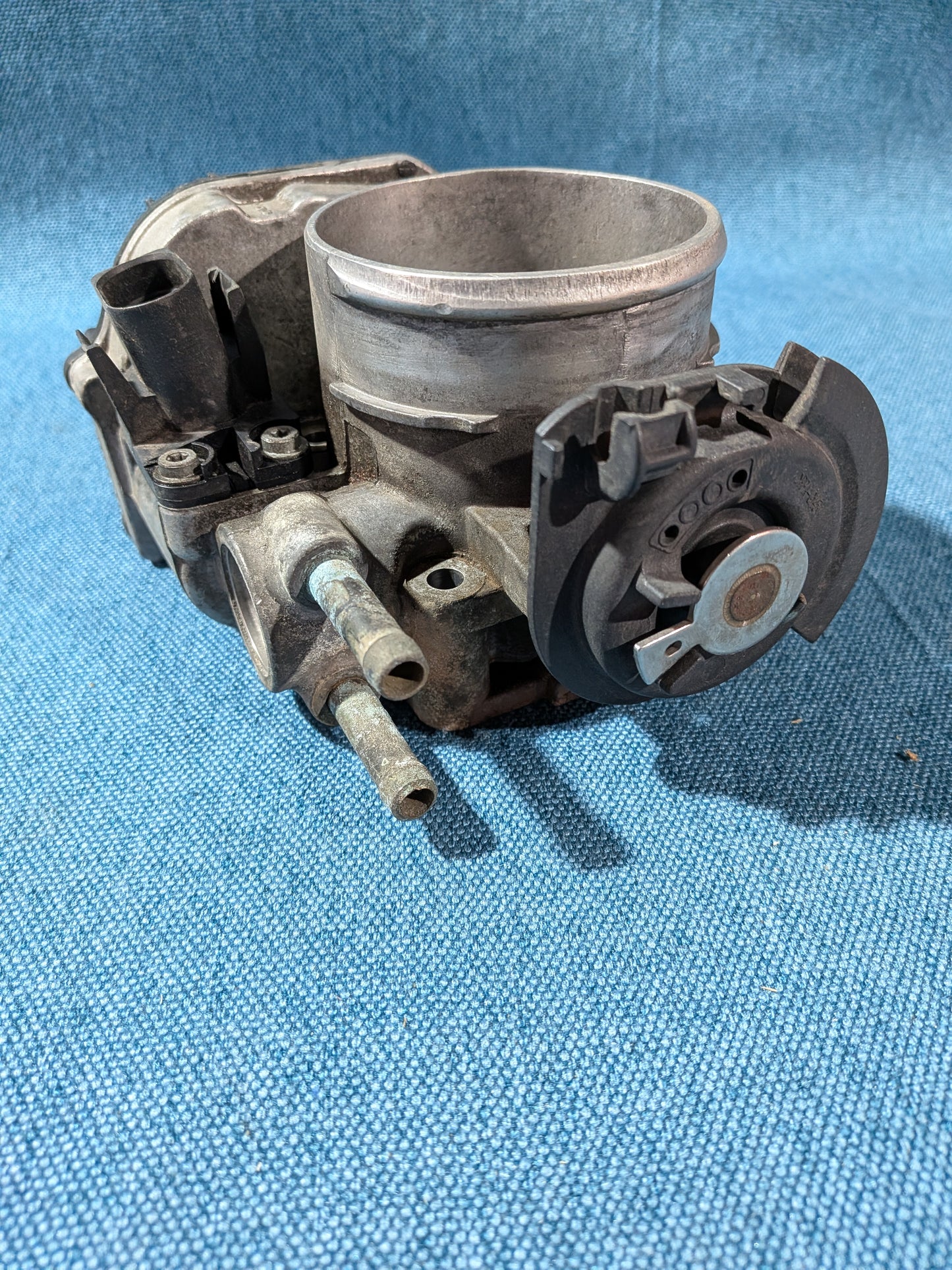 Drosselklappe VR6 Sharan/T4 Bus/Golf 3/Vento/Corrado/Passat B4 021133064 Gebraucht H9
