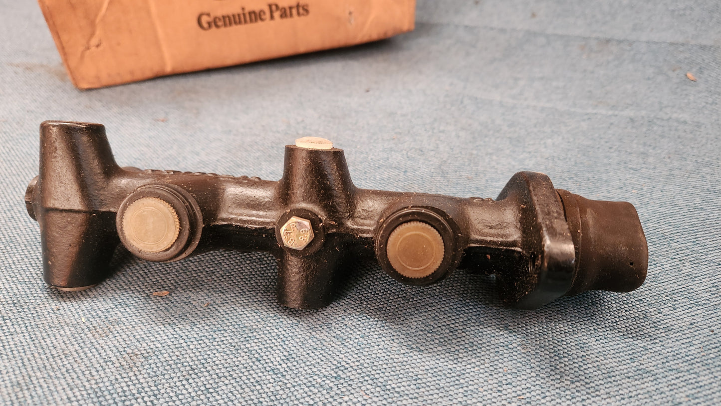 Audi 80 B1 B2 Audi 90 Passat B1 Master brake cylinder 321611015D Nos A3