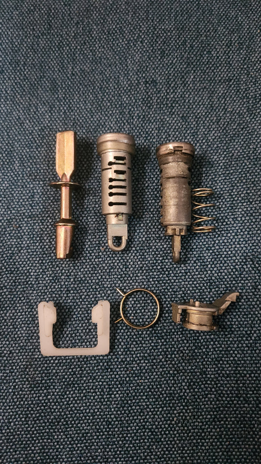 Repair kit for lock cylinder Golf3/Vento 1H0898081A Nos