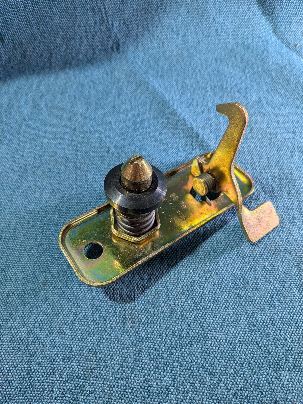 Hjelmlås Caddy 2/Skoda Felicia 6U0823507A NOS B19
