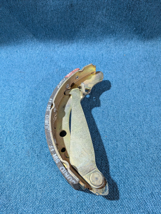 Brake Shoe Passat/B3/B4/Golf/Jetta/2/3/Vento/Caddy/14D/2 9KV/Audi 80 B4/100/200/C2/C3/C4 357609528 NOS A15