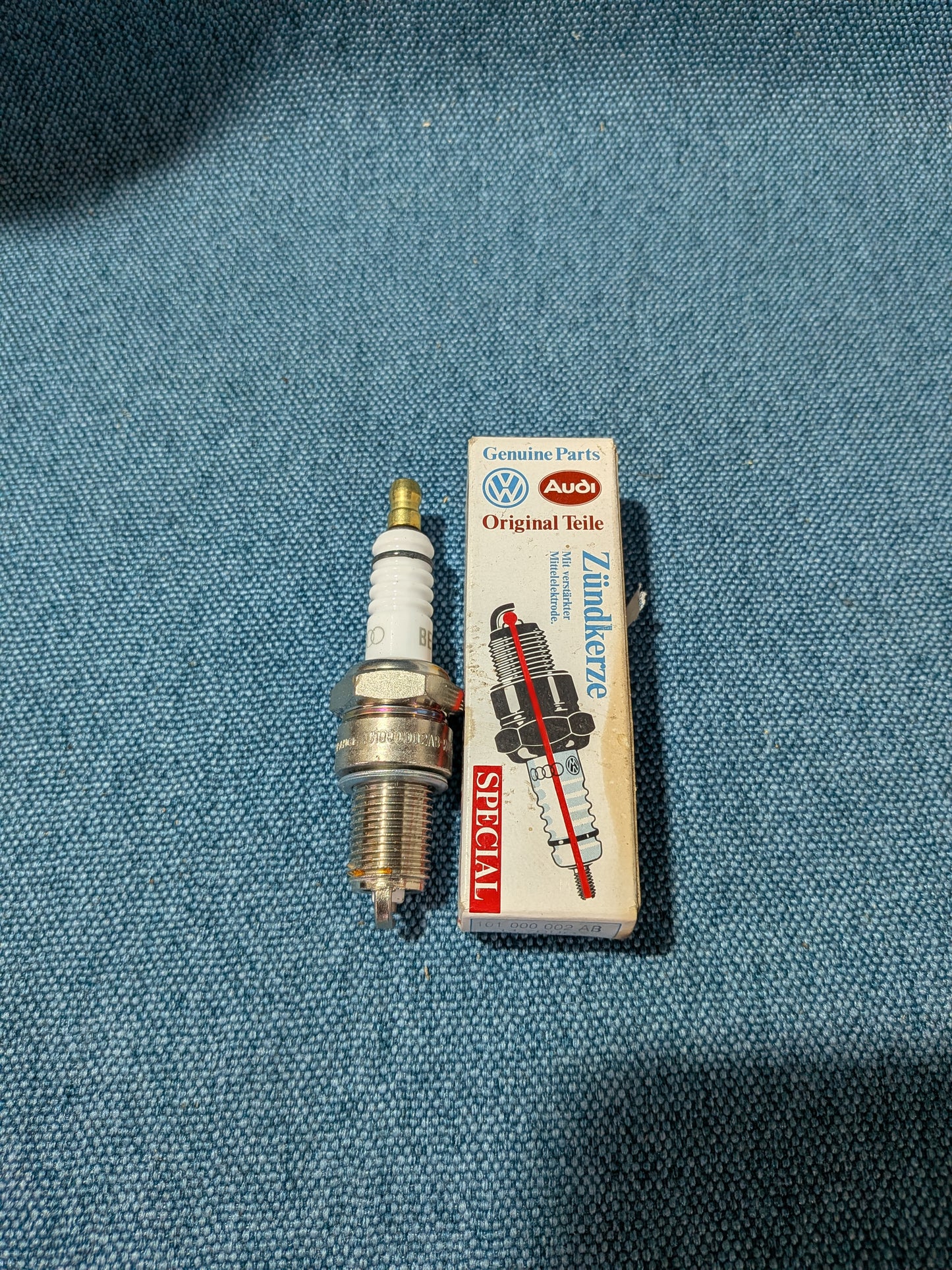 Spark plug 101000002AB Golf/Jetta/Scirocco/1/2/Derby/LT1/Passat B2/Polo/1/86C/T3 Bus NOS A21