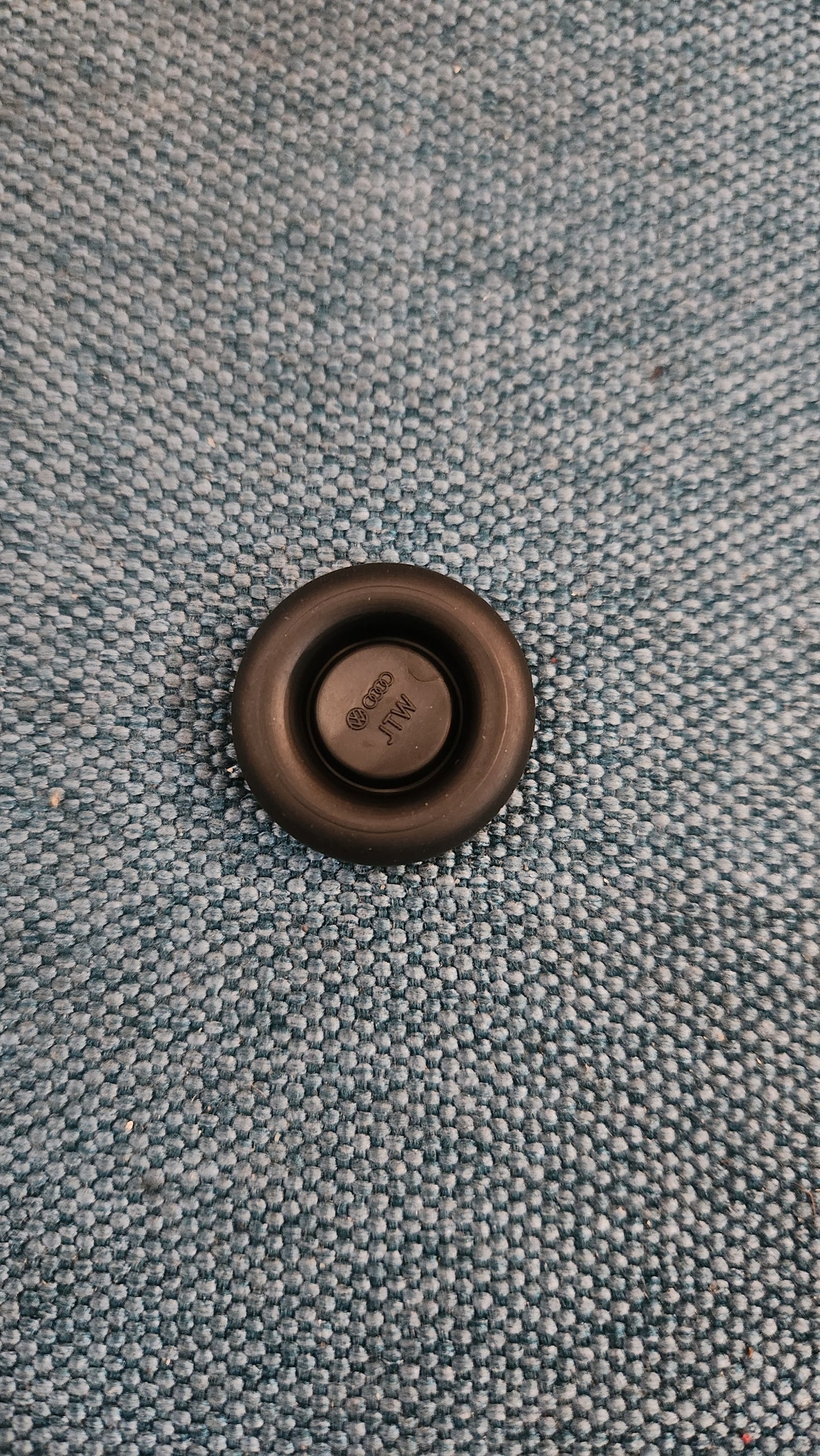 Stopfen Unterboden Golf/Jetta2 191807196 Nos I8