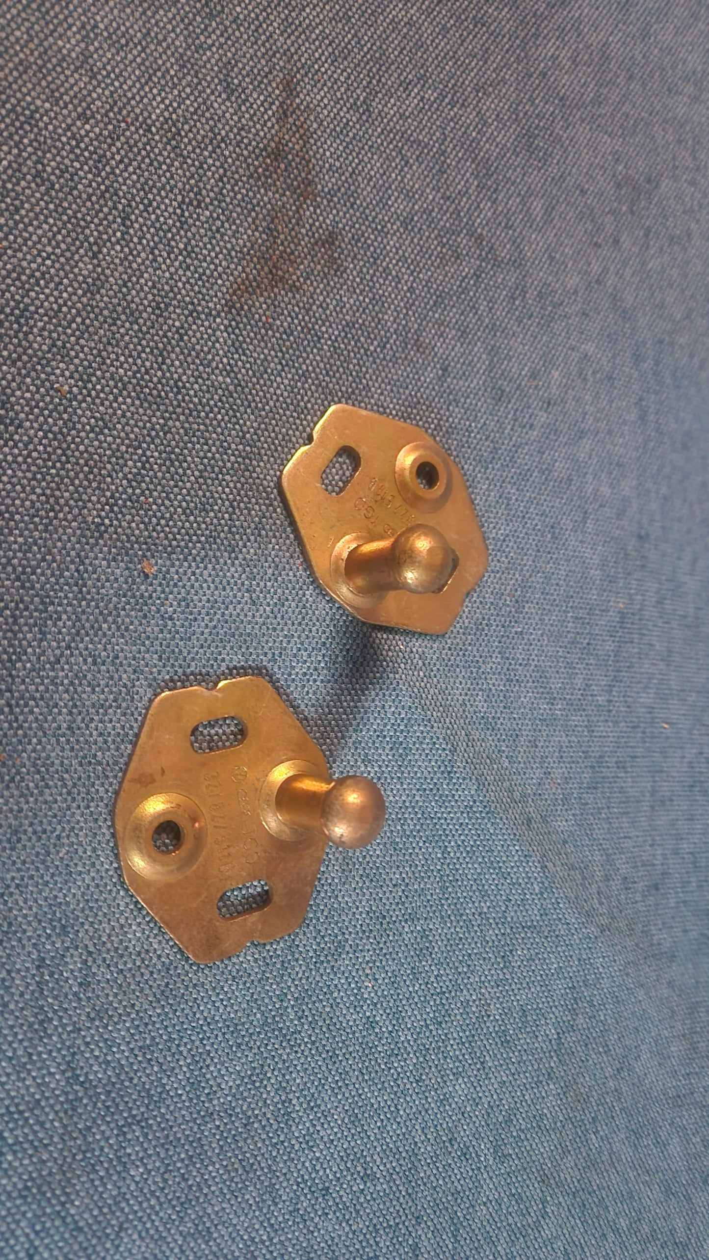 Passat B1 Typ32 Schließplatte Heckklappe Nos 321827511b