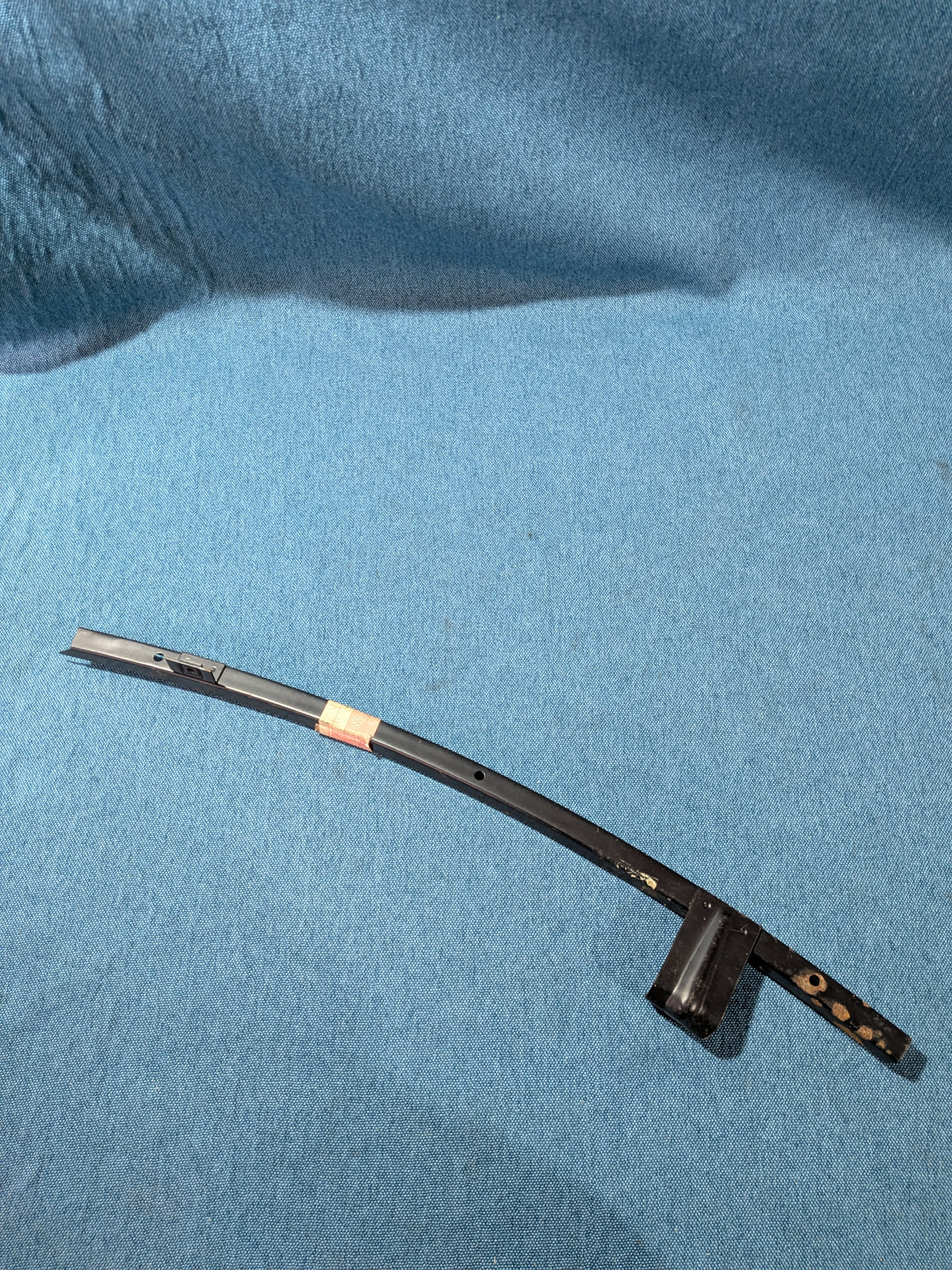 Schiene für Fensterführung vorne links Passat/B3/B4 357837065A NOS C10