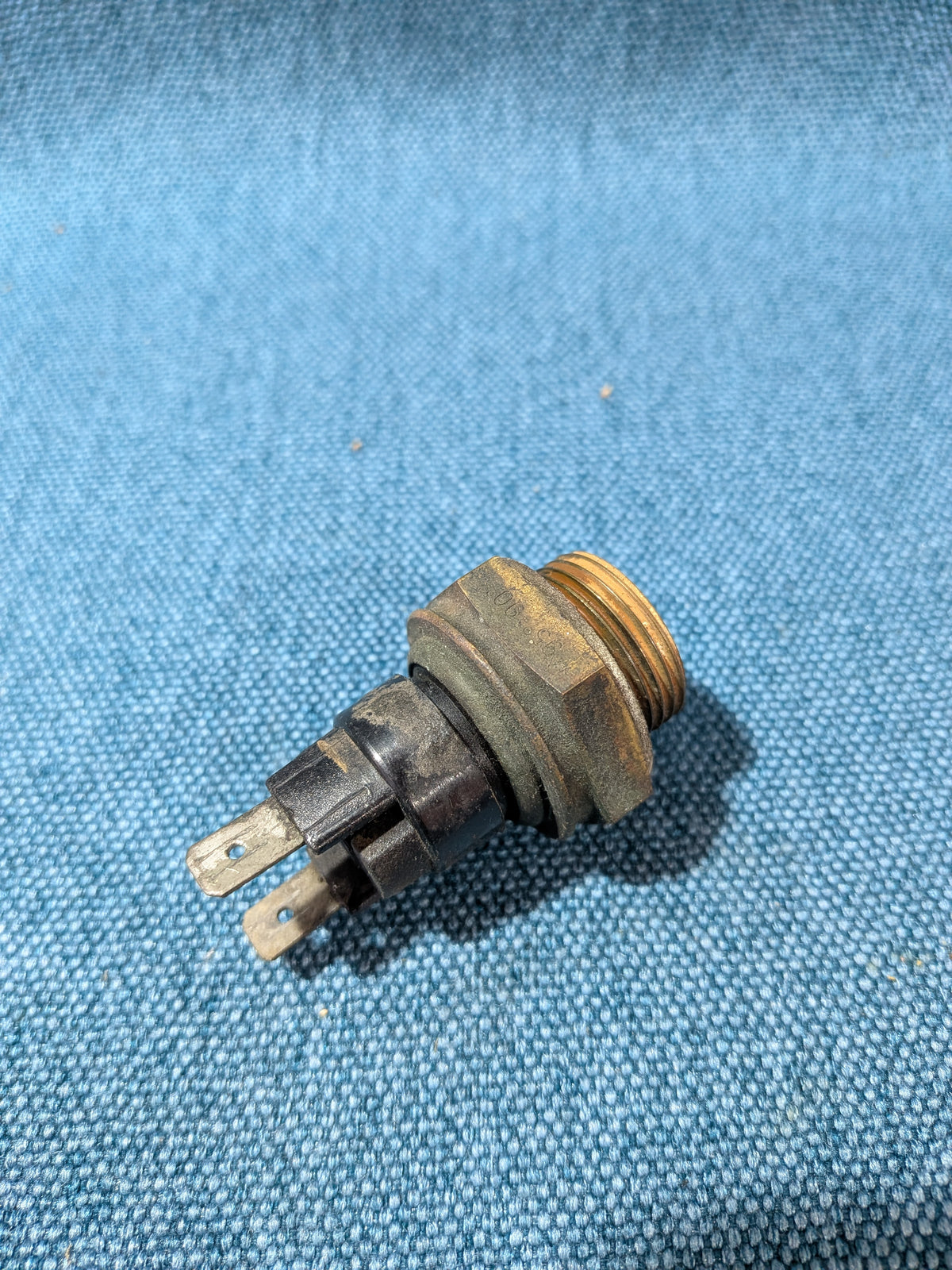 Temperaturschalter Kühlerlüfter Golf/Jetta/1/Polo1/Scirocco1/Passat B1/Audi 50/80/B1 824959481M Gebraucht B6