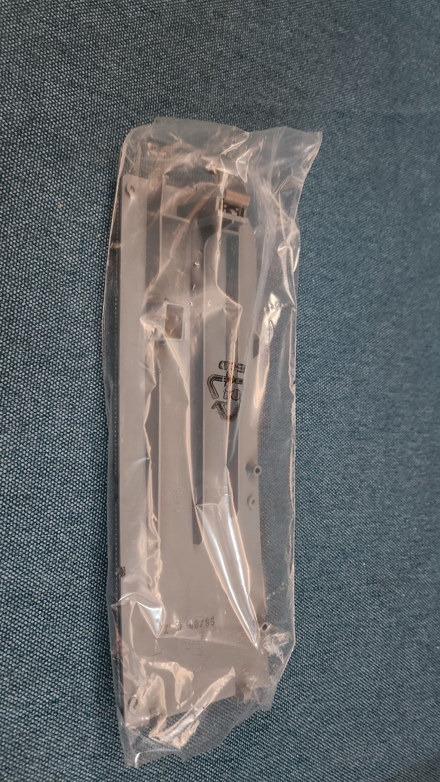 Passat 35I B4 Nebelscheinwerfer Blende links 3A0941777 Nos F9