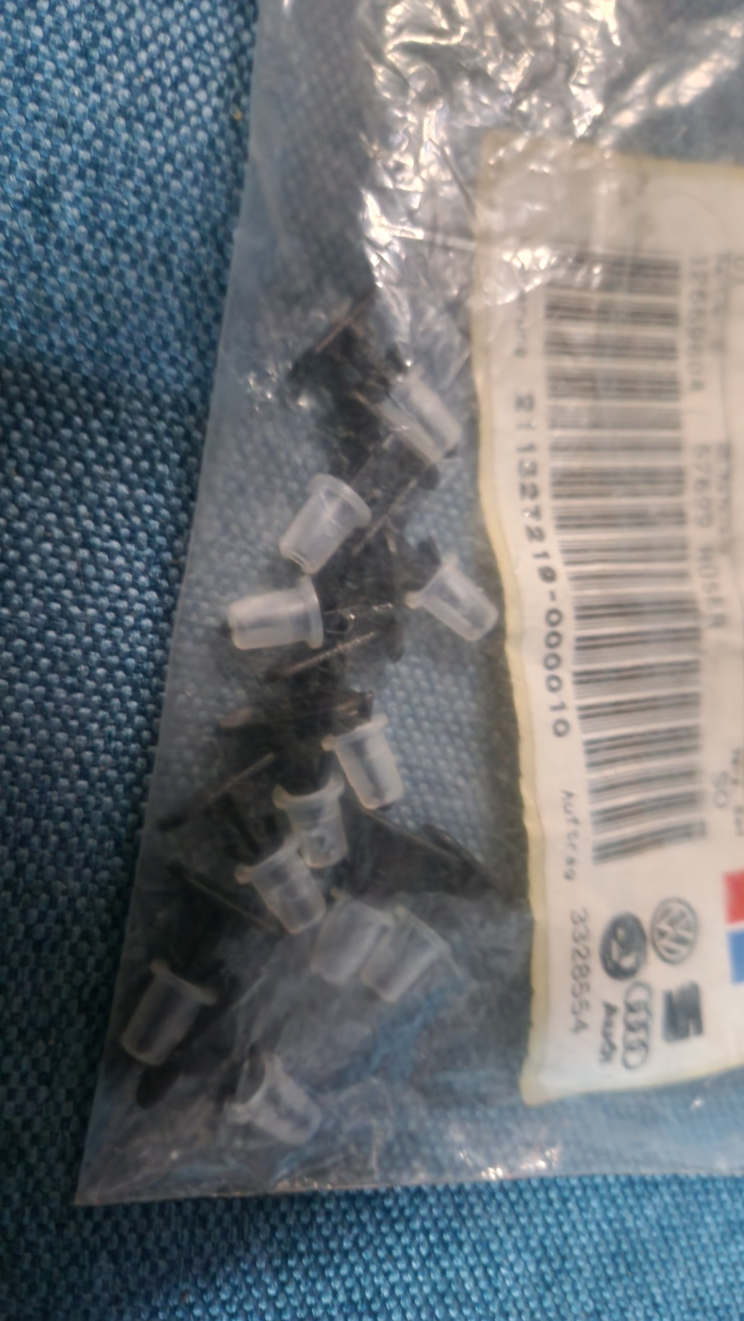 Golf 3 Clip Türdichtung Befestigung Dichtungsclip 1H0837719 Nos A2