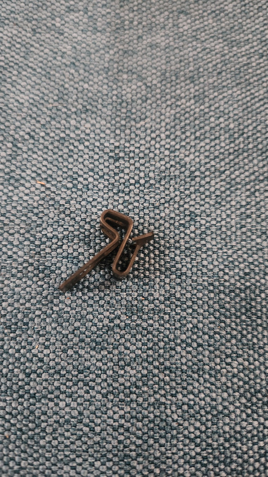 Klammer für Haubeninnenzug Audi80/90/B3/B4/100/200/A6/C3/C4 8A0823567 Nos K7