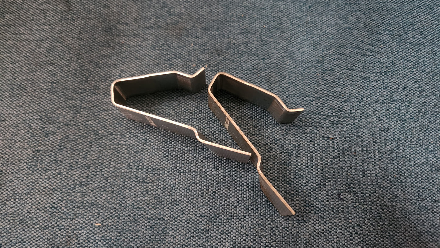 Passat 3B/BG bumper bracket 3B5813894 Nos A2