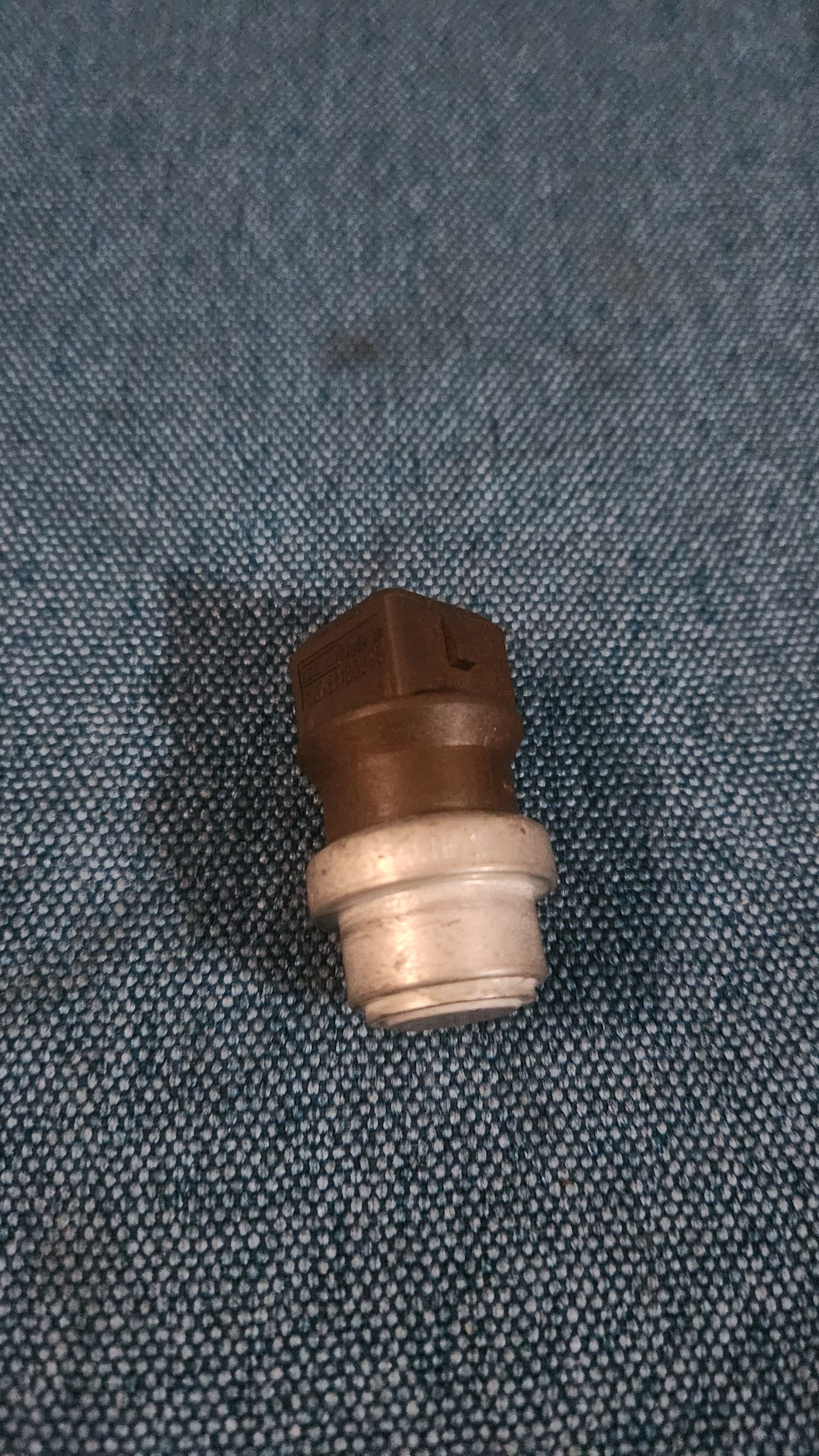 Thermoschalter 4 Polig Golf/Jetta/2/3/Vento/Corrado/Bora/Golf 4/Passat/B3/B4/Polo 6N/Sharan/T4 Bus 357919369E Nos M9