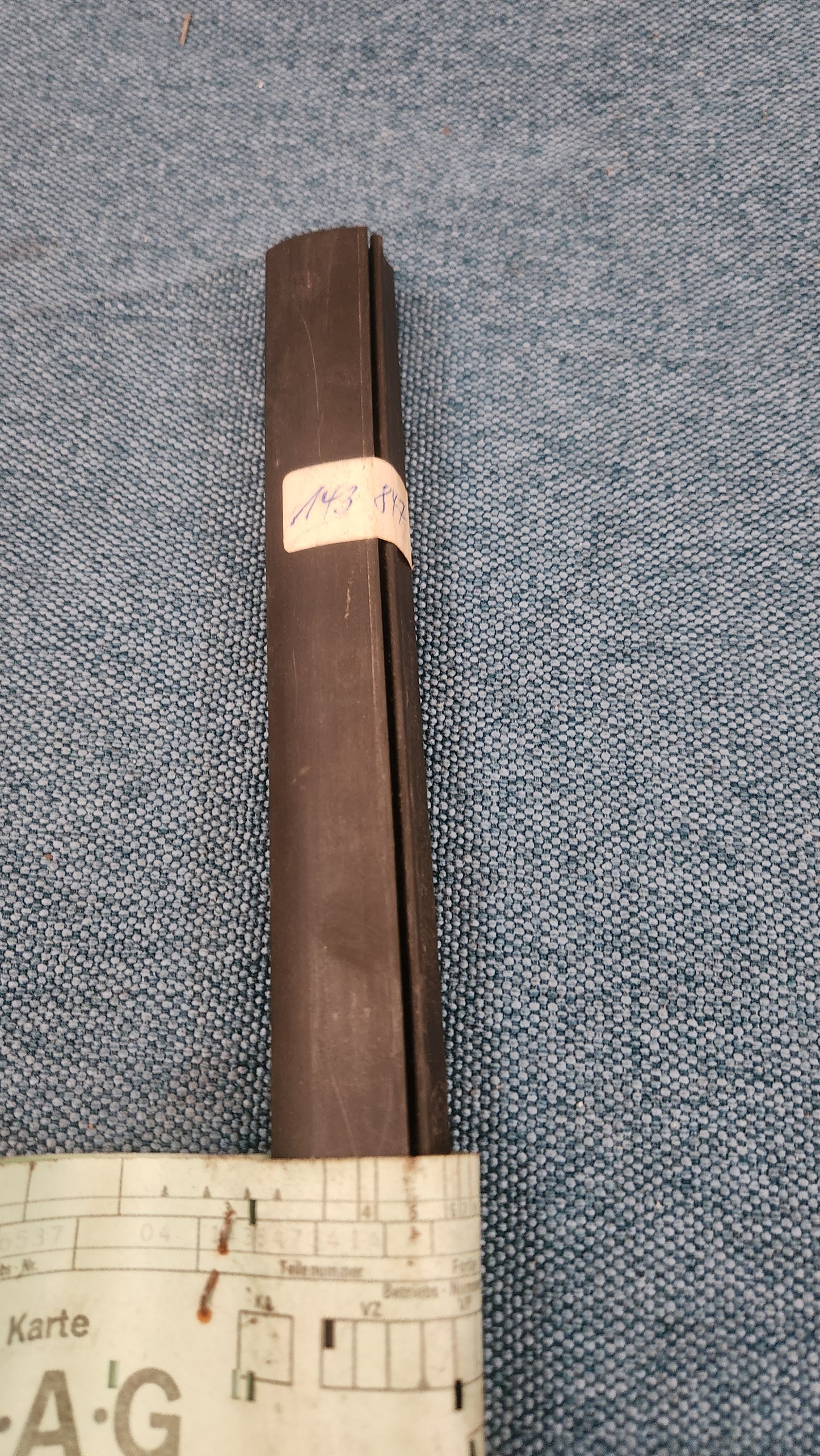 Dichtung zwischen Türscheibe und B-Säule Seitenfenster Karmann Ghia Typ 14 143847341A NOS N3