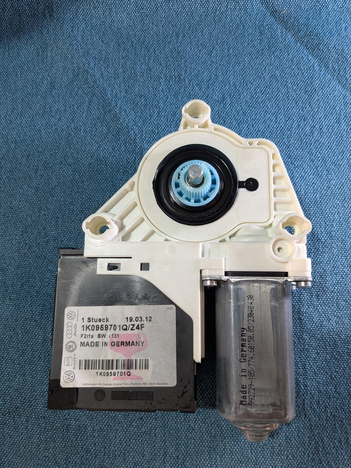 Fënsterhiewermotor viru lénks Passat B6/Golf 5/6/Jetta 3 1K0959701Q/Z4F NOS M5