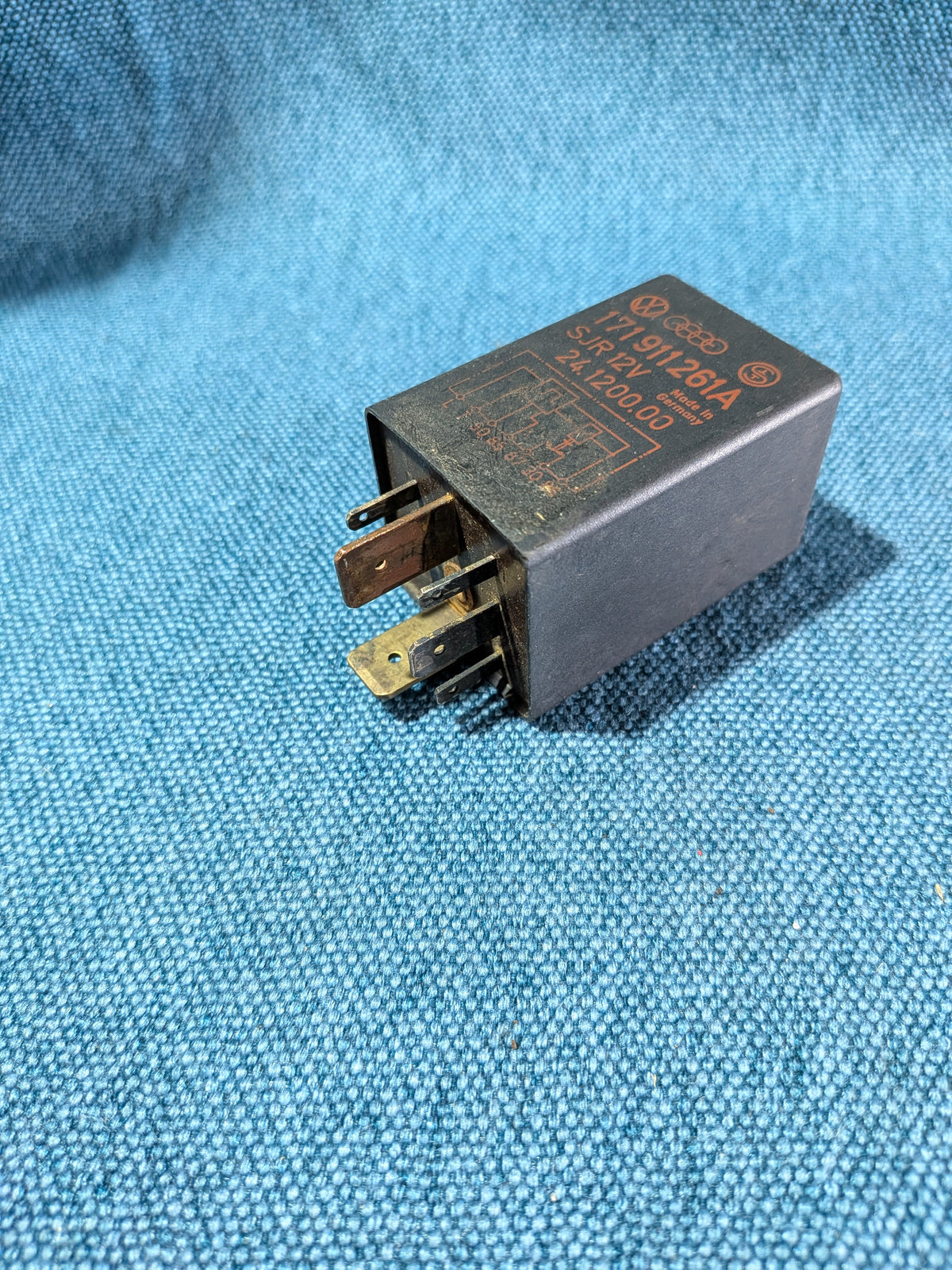 Vorglührelais 60 Golf/Jetta/1/2/T3/T4 Bus/Caddy14D/LT1/PassatB2/Audi80/90/B2/B3/100/C2/C3 171911261A Gebraucht E12