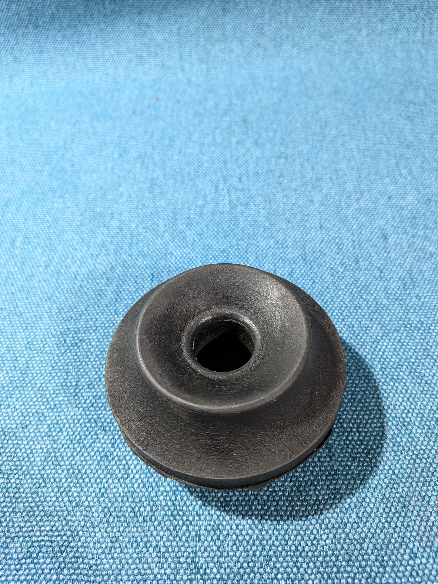 Lagerring für Stoßdämpfer hinten Golf/Jetta/Scirocco/1/2/Caddy 14D 171512333 NOS A12