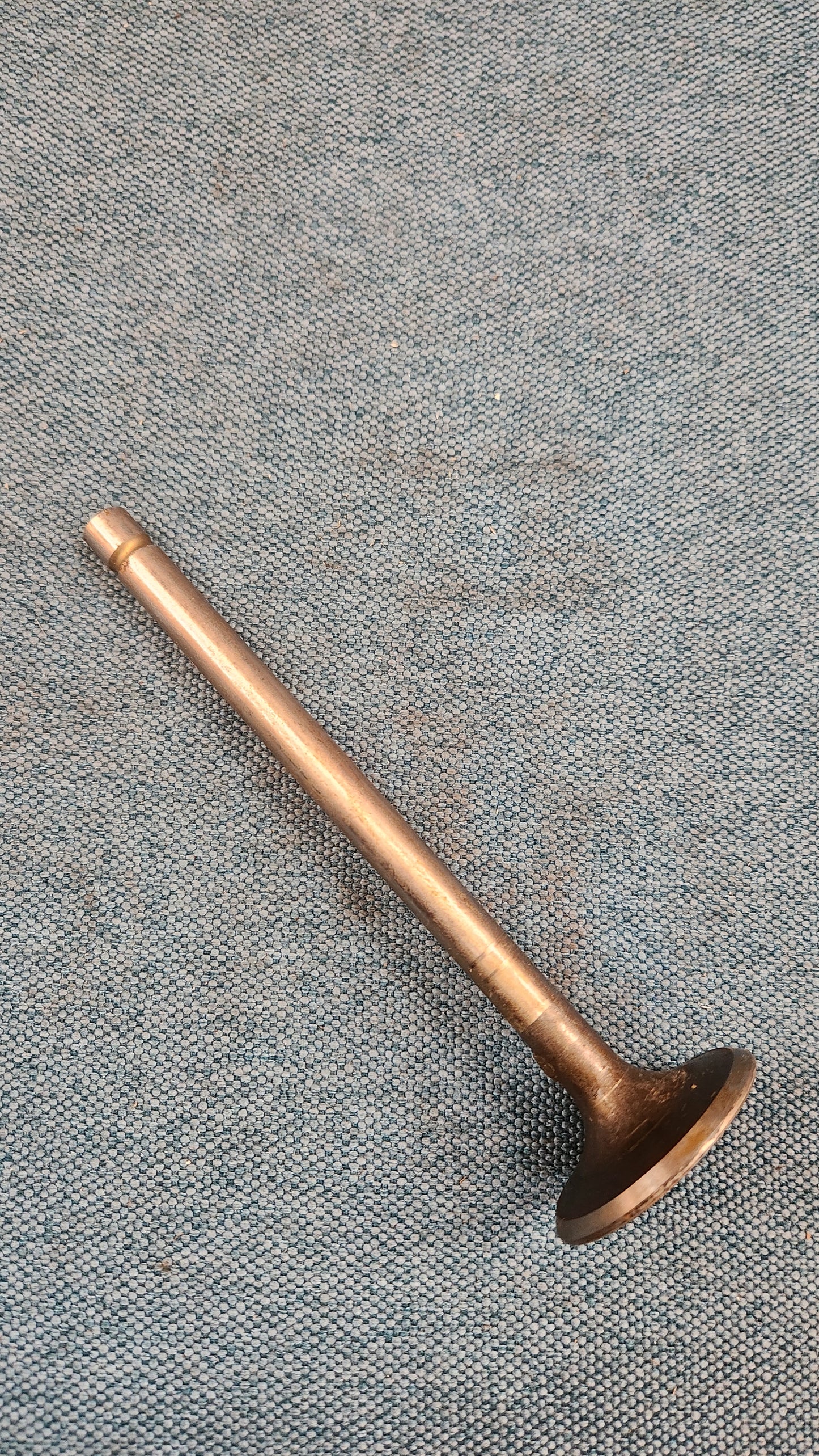 Einlassventil Porsche 924  046109601A Nos J7