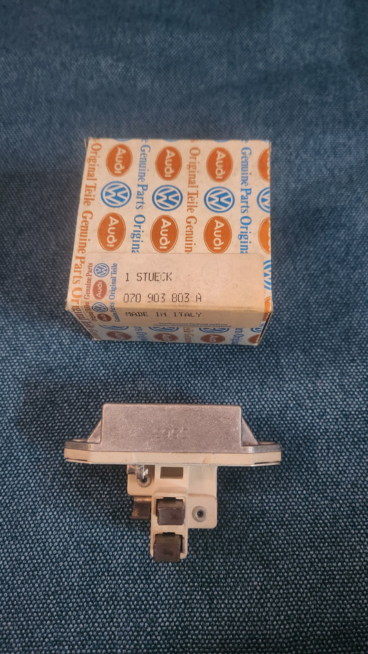 Lichtmaschinenregler Golf 1/Jetta1/Käfer/LT1/PassatB2/Derby/Polo86C/1/Scirocco2/T3/Audi100/200/C1/C2/C3/80/B1/B2/Audi50 070903803A Nos G5