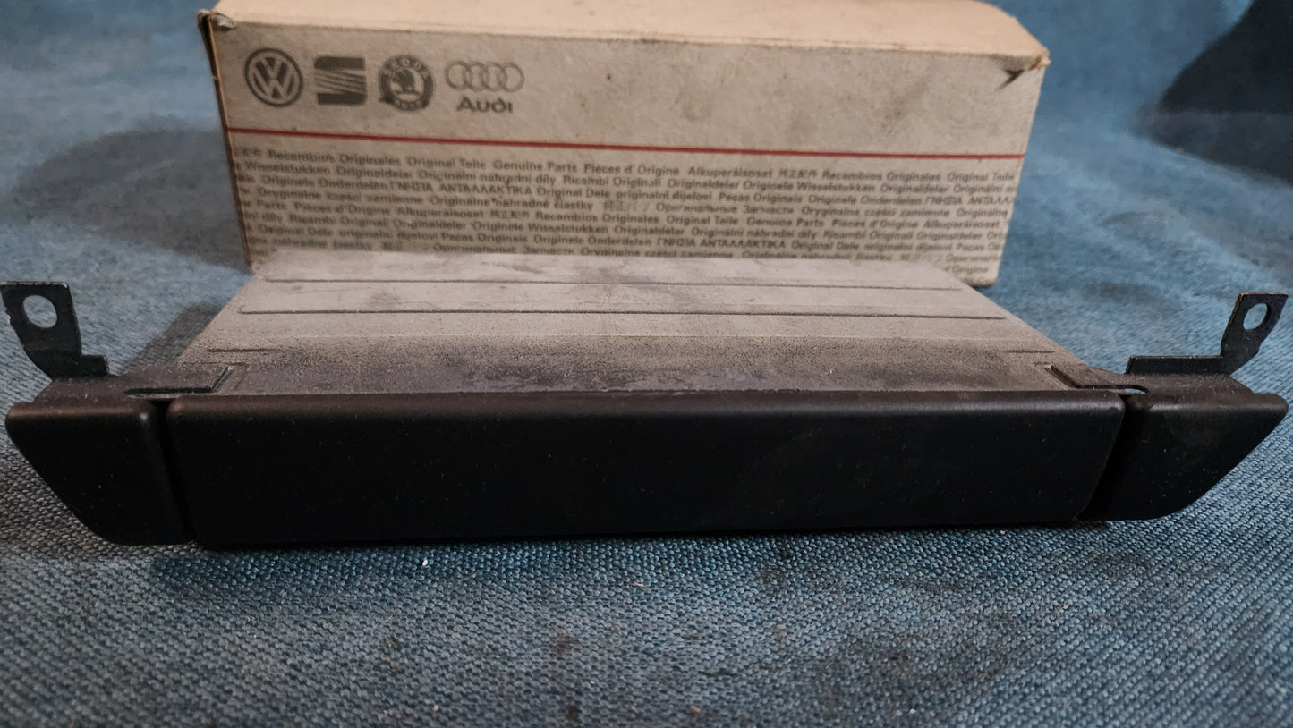 Aschenbecher Audi A6/100 C4 4A1857951D Nos F9