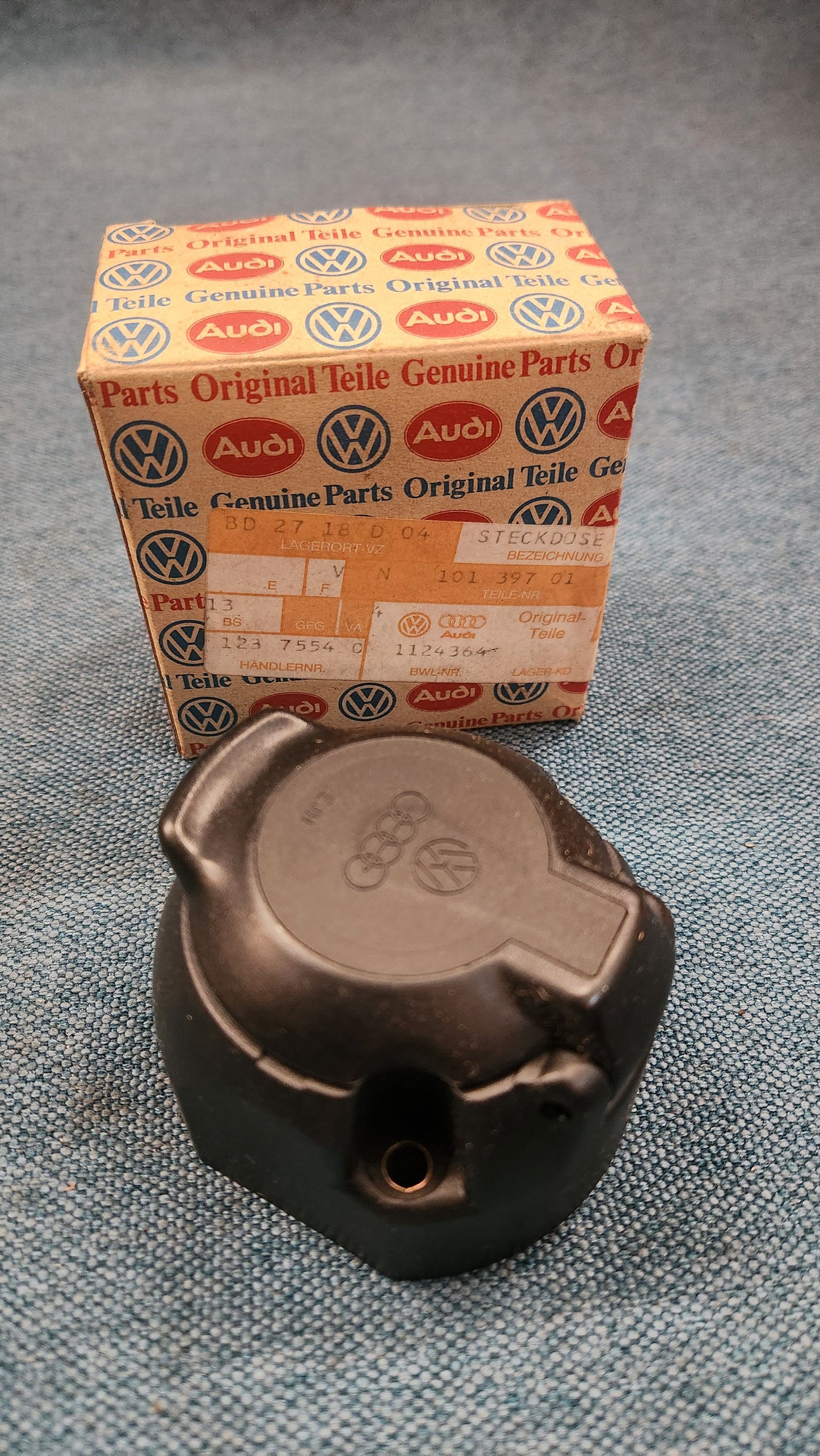AHK Steckdose 13 Polig N10139701 Nos J5