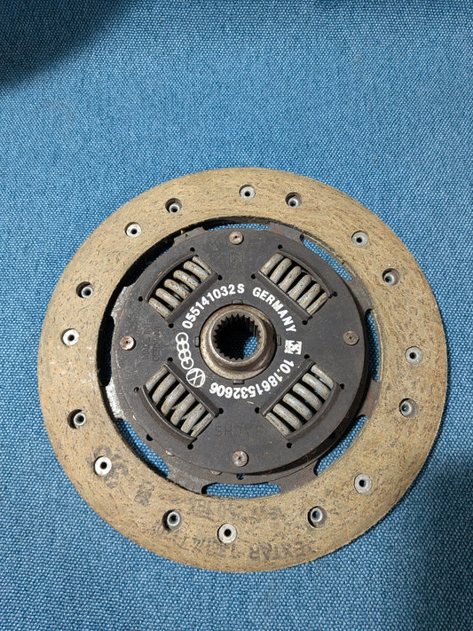 Clutch disc Golf/Jetta/1/2/Caddy14D/Scirocco/1/2/Polo/1/86C/Passat/B1/B2/Audi 80/90/B1/B2 055141032S NOS B13
