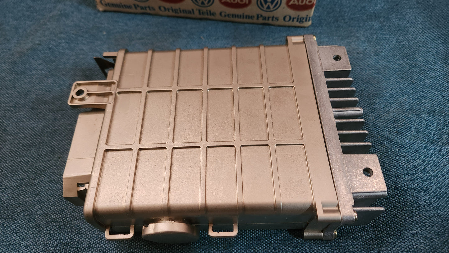 Motorsteuergerät Golf/Jetta2 893907383C Nos I2/F4